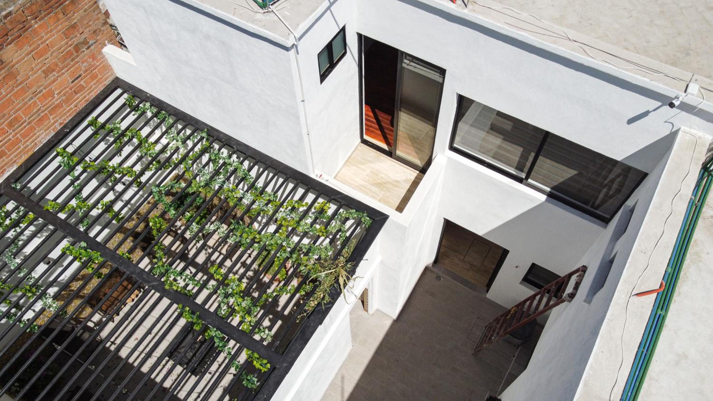 Double Room with Balcony - Photo 6