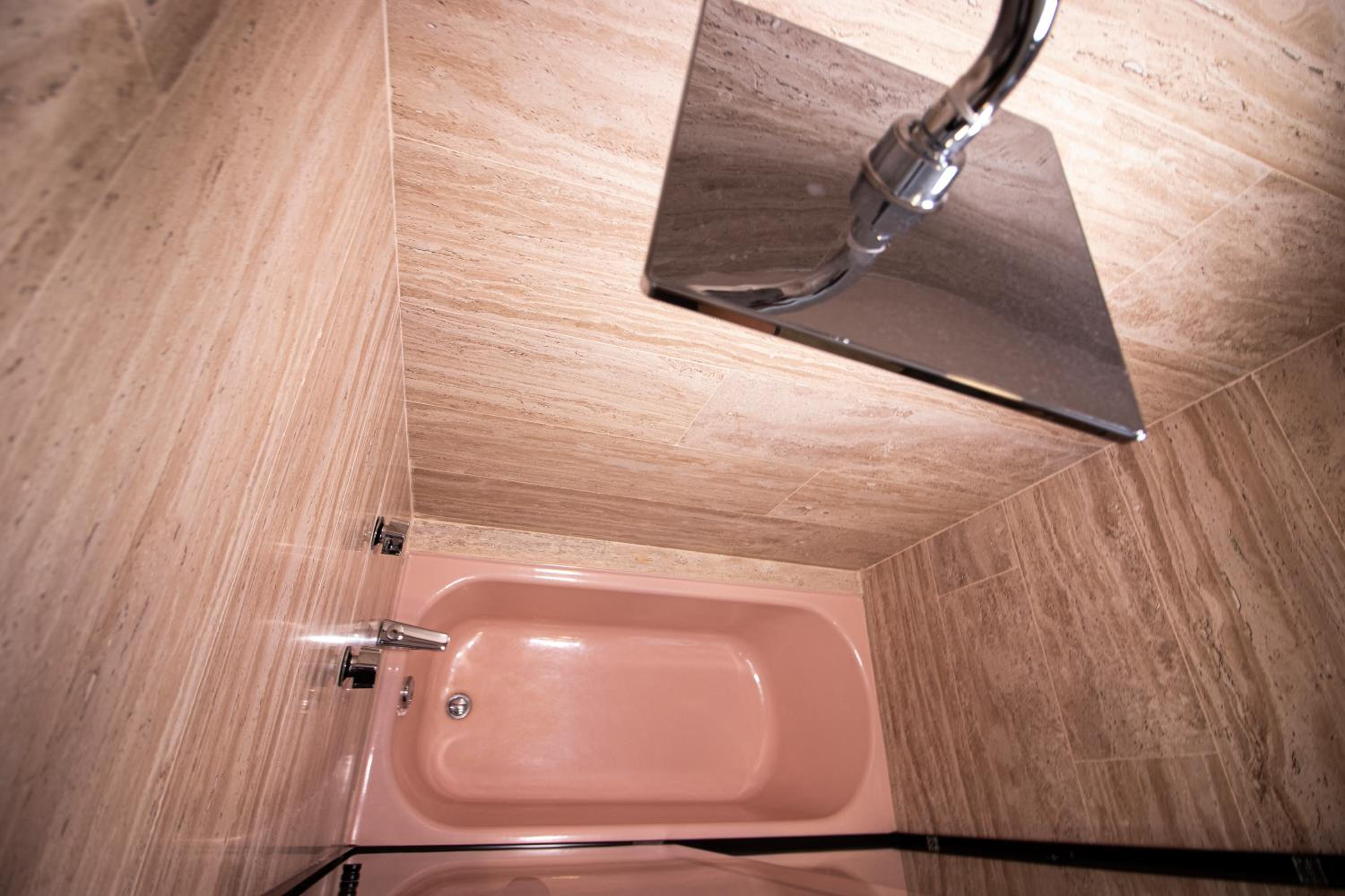 Twin Room with Private Bathroom - Photo 24