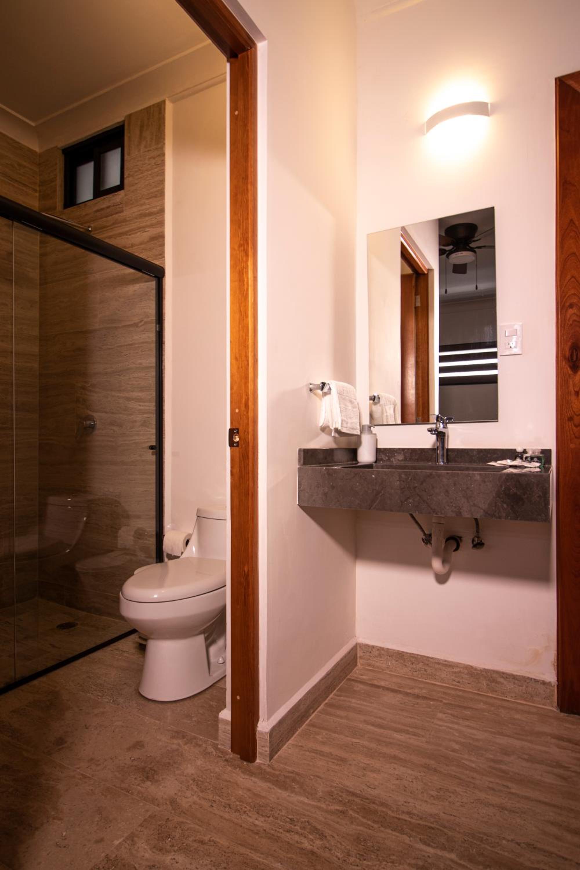 Double Room with Private Bathroom - Photo 8