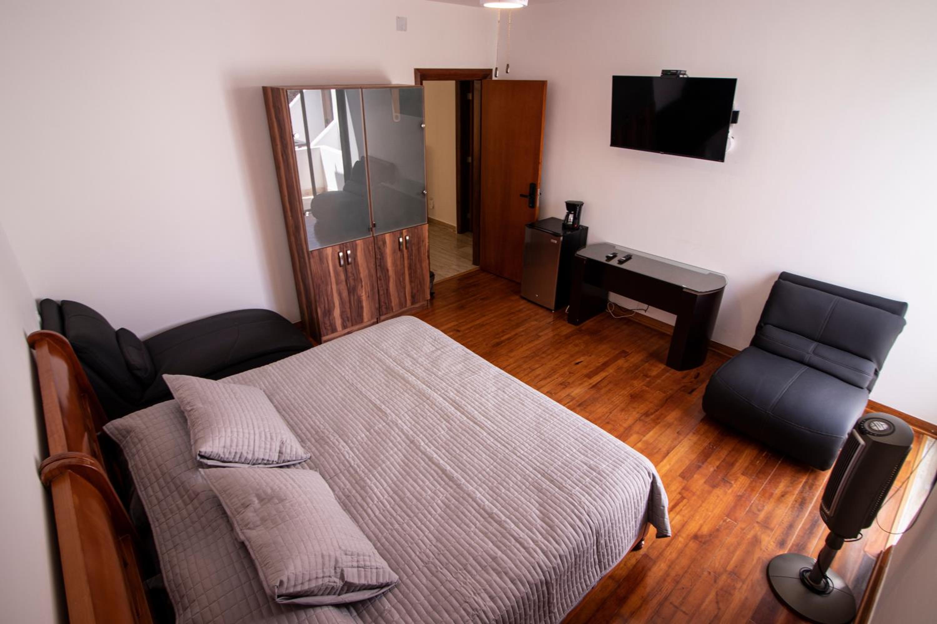 Double Room with Balcony - Photo 1
