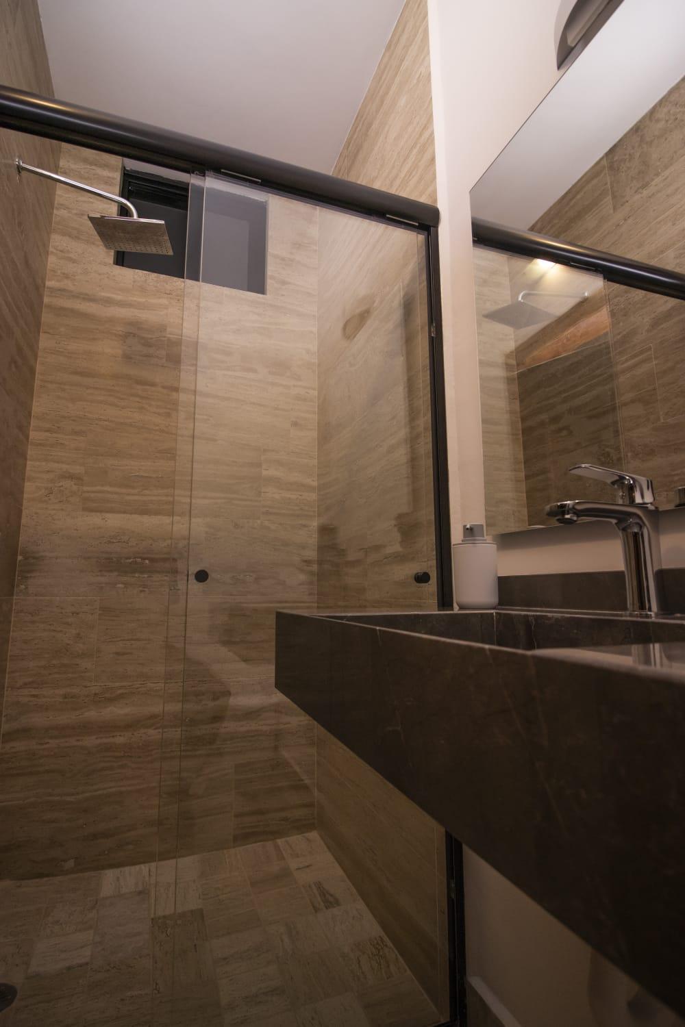 Double Room with Balcony - Photo 16