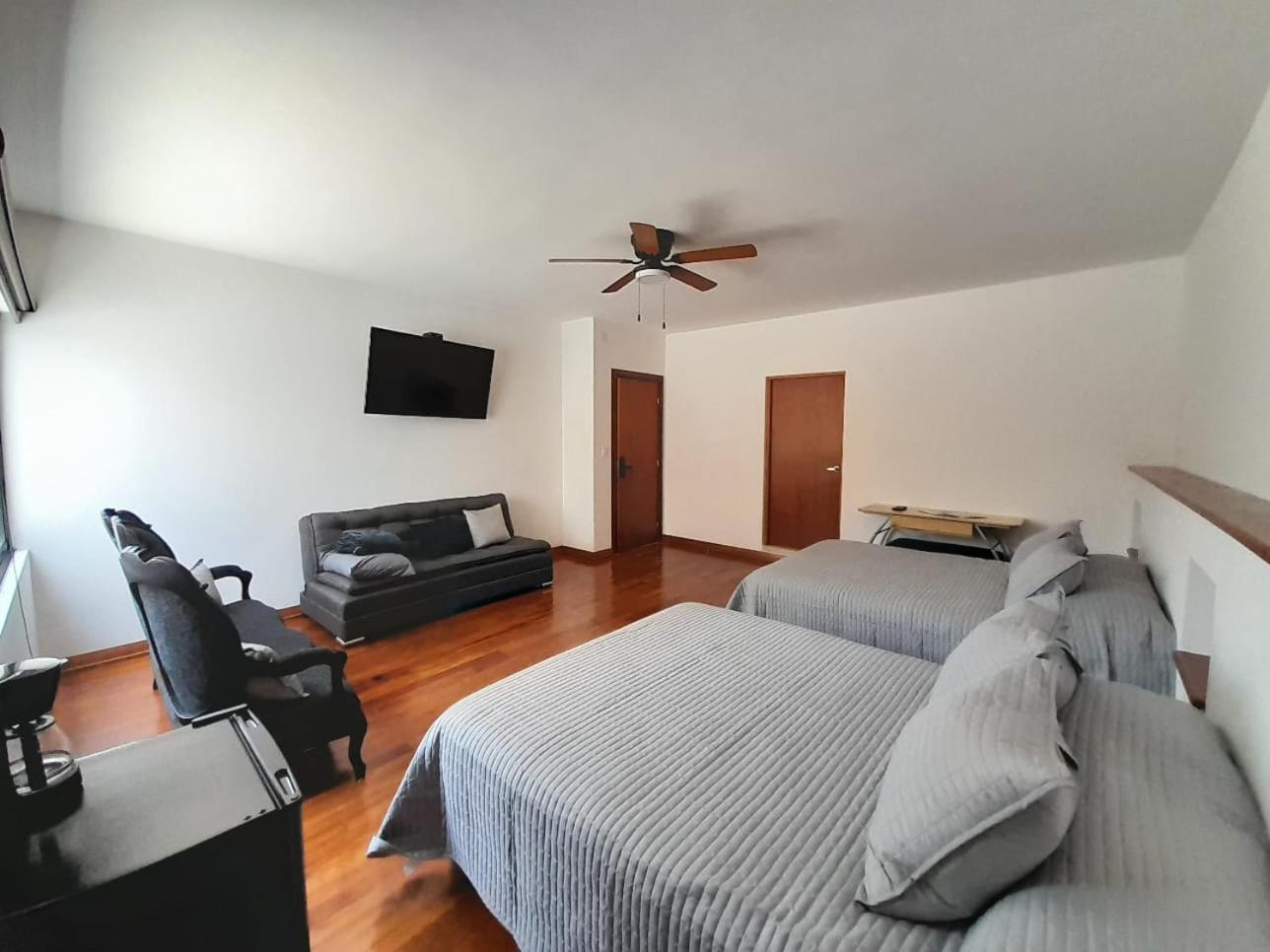 Twin Room with Private Bathroom - Photo 11