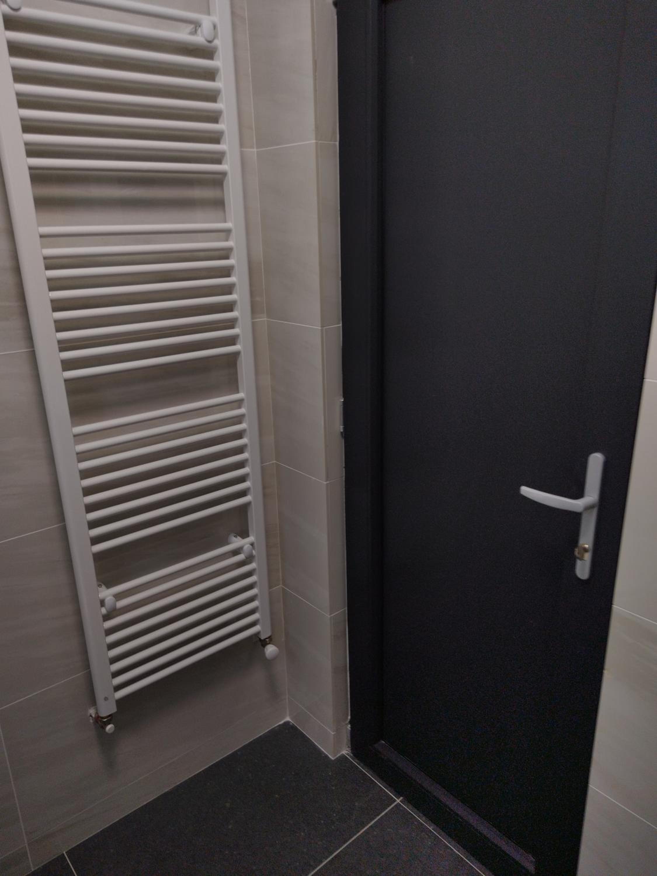Double Room with Private Bathroom - Photo 17