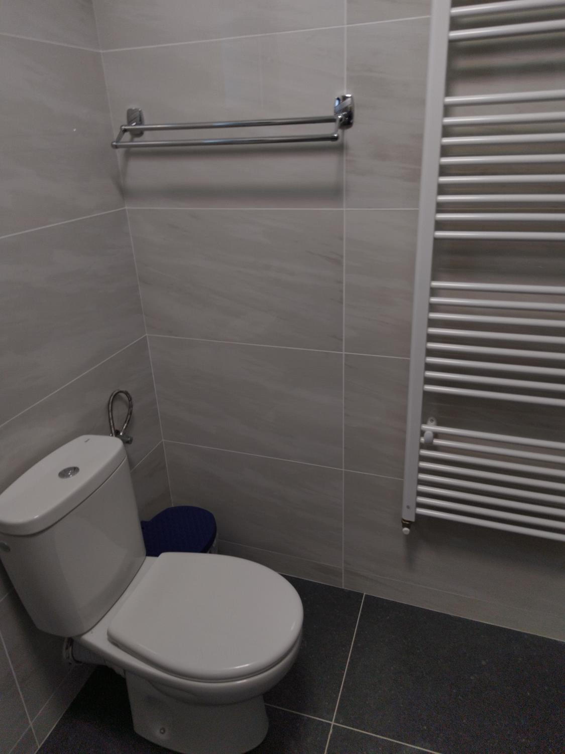 Double Room with Private Bathroom - Photo 15