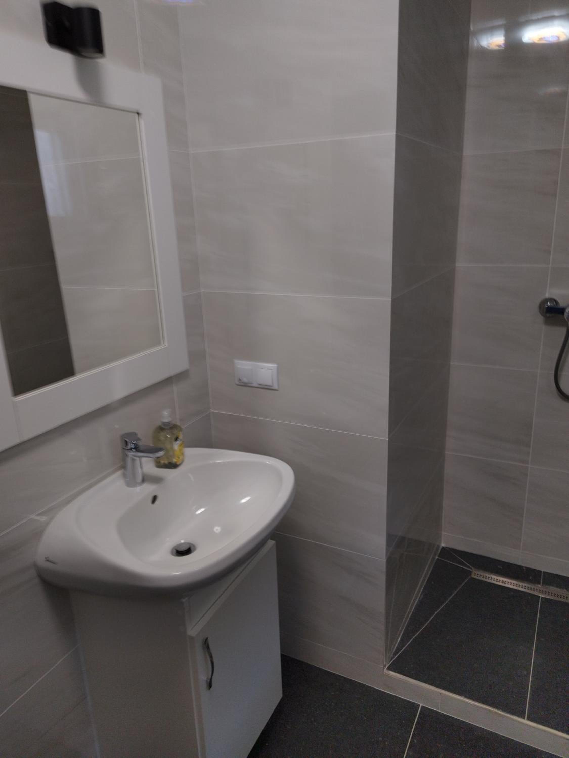 Double Room with Private Bathroom - Photo 14