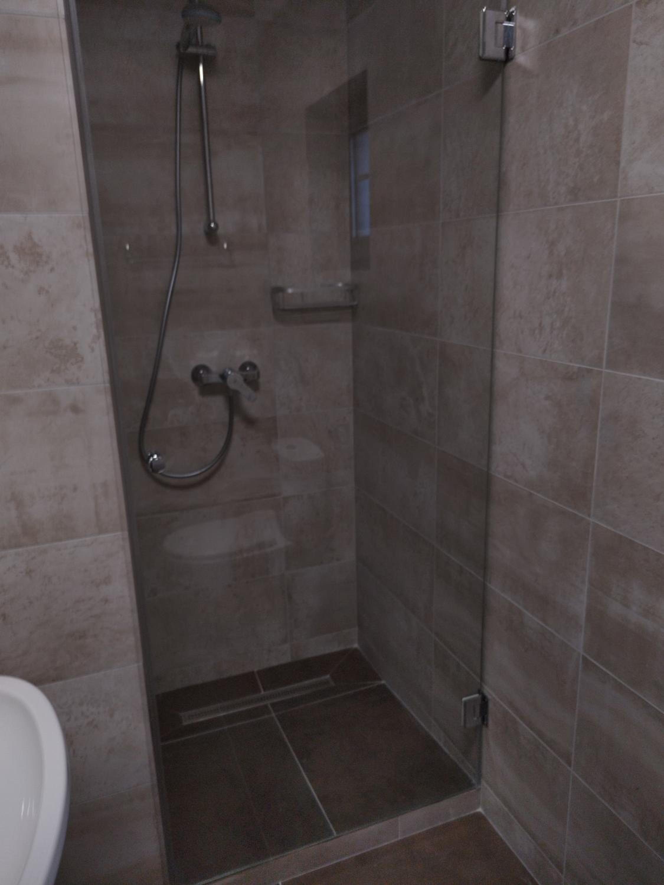 Double Room with Private Bathroom - Photo 12