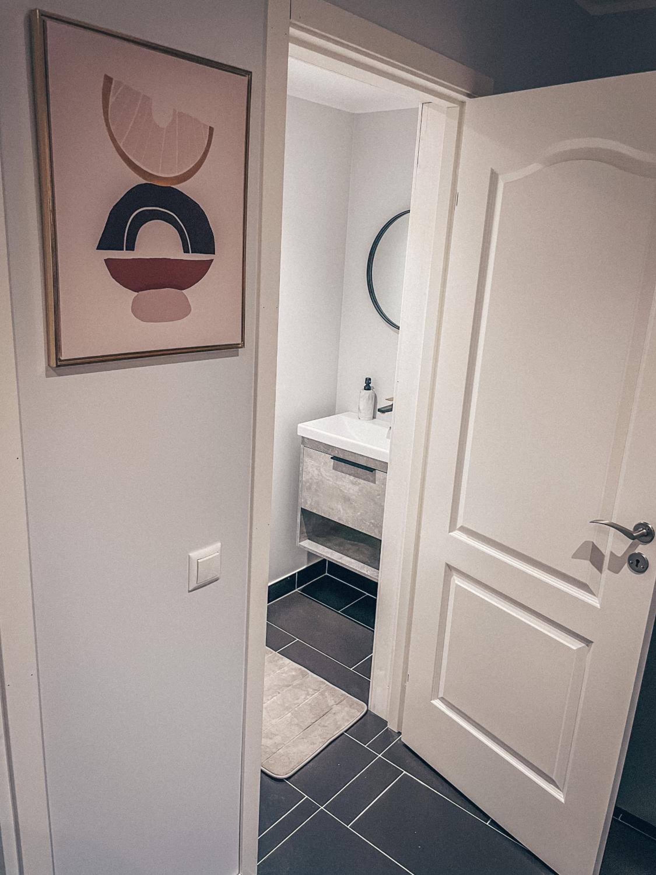 One-Bedroom Apartment - Photo 12