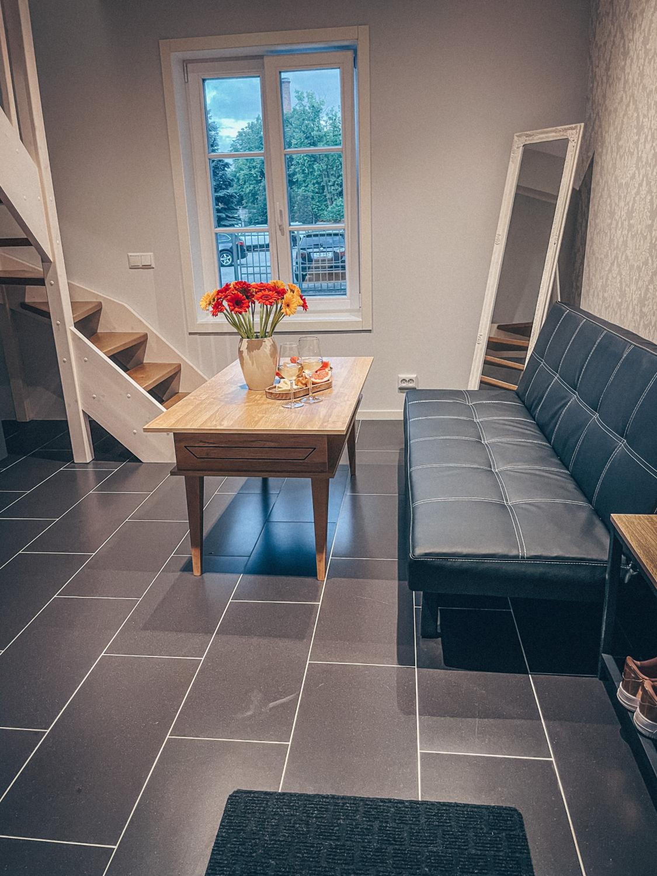One-Bedroom Apartment - Photo 1