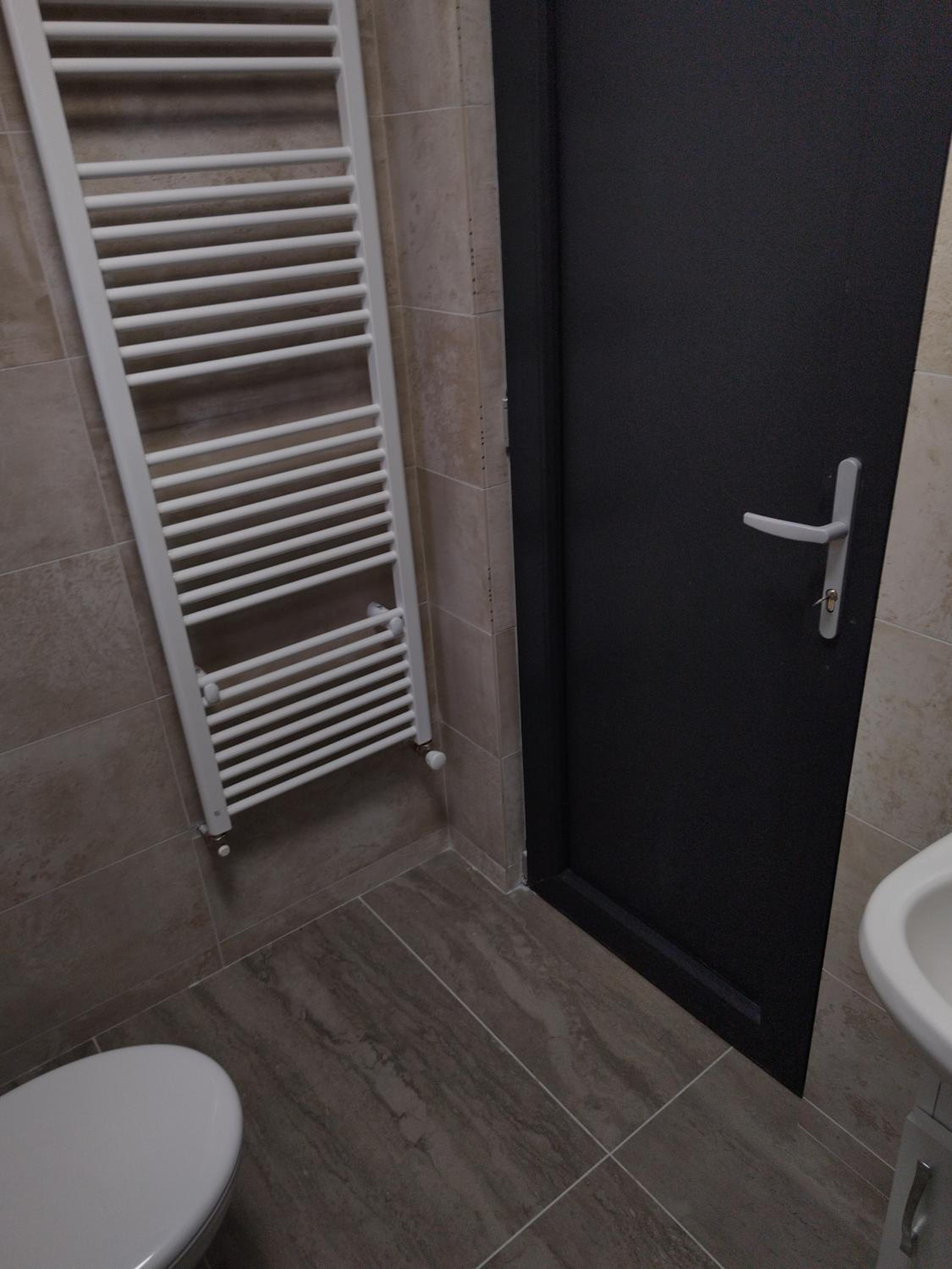 Double Room with Private Bathroom - Photo 6