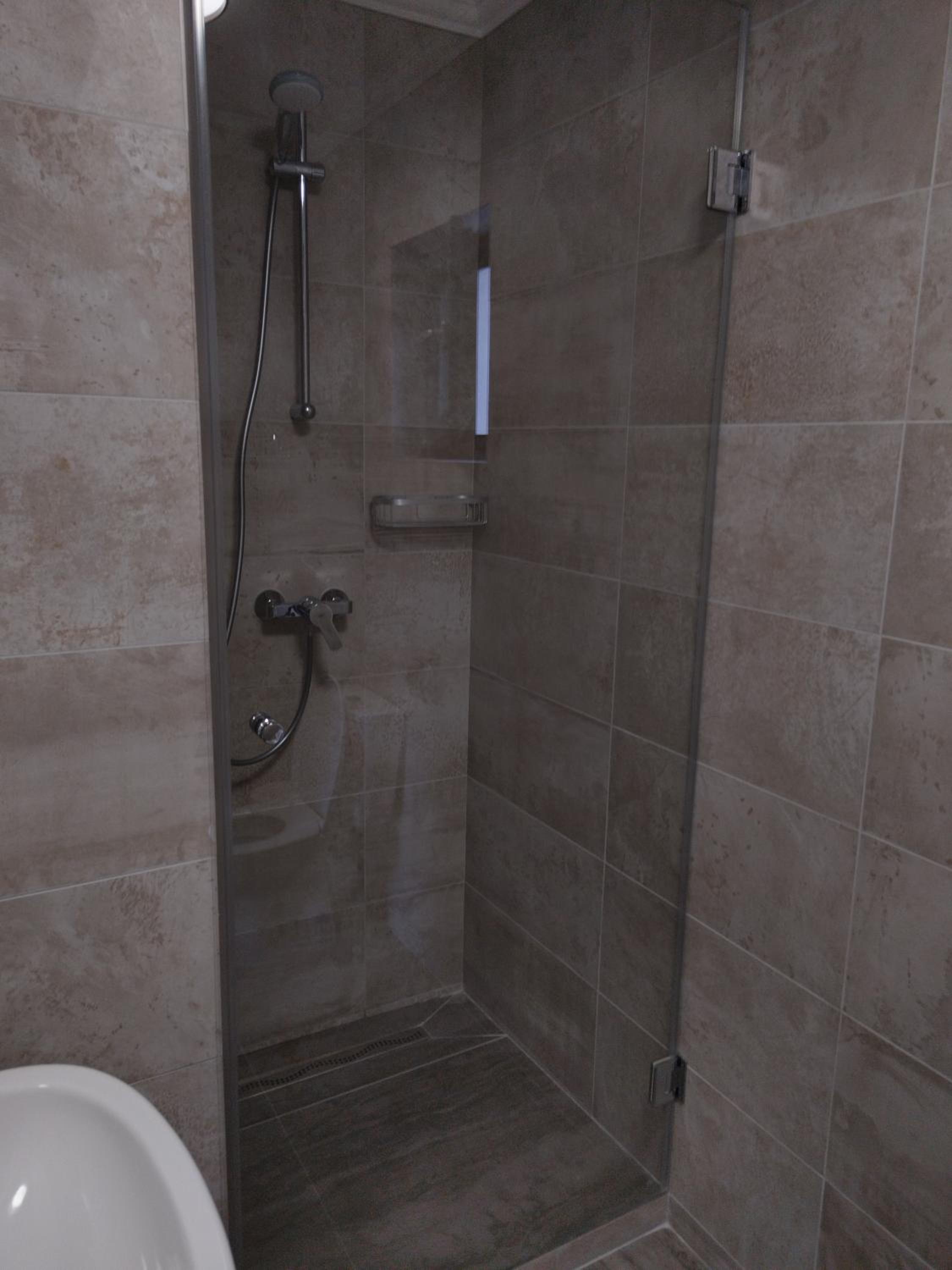 Double Room with Private Bathroom - Photo 9