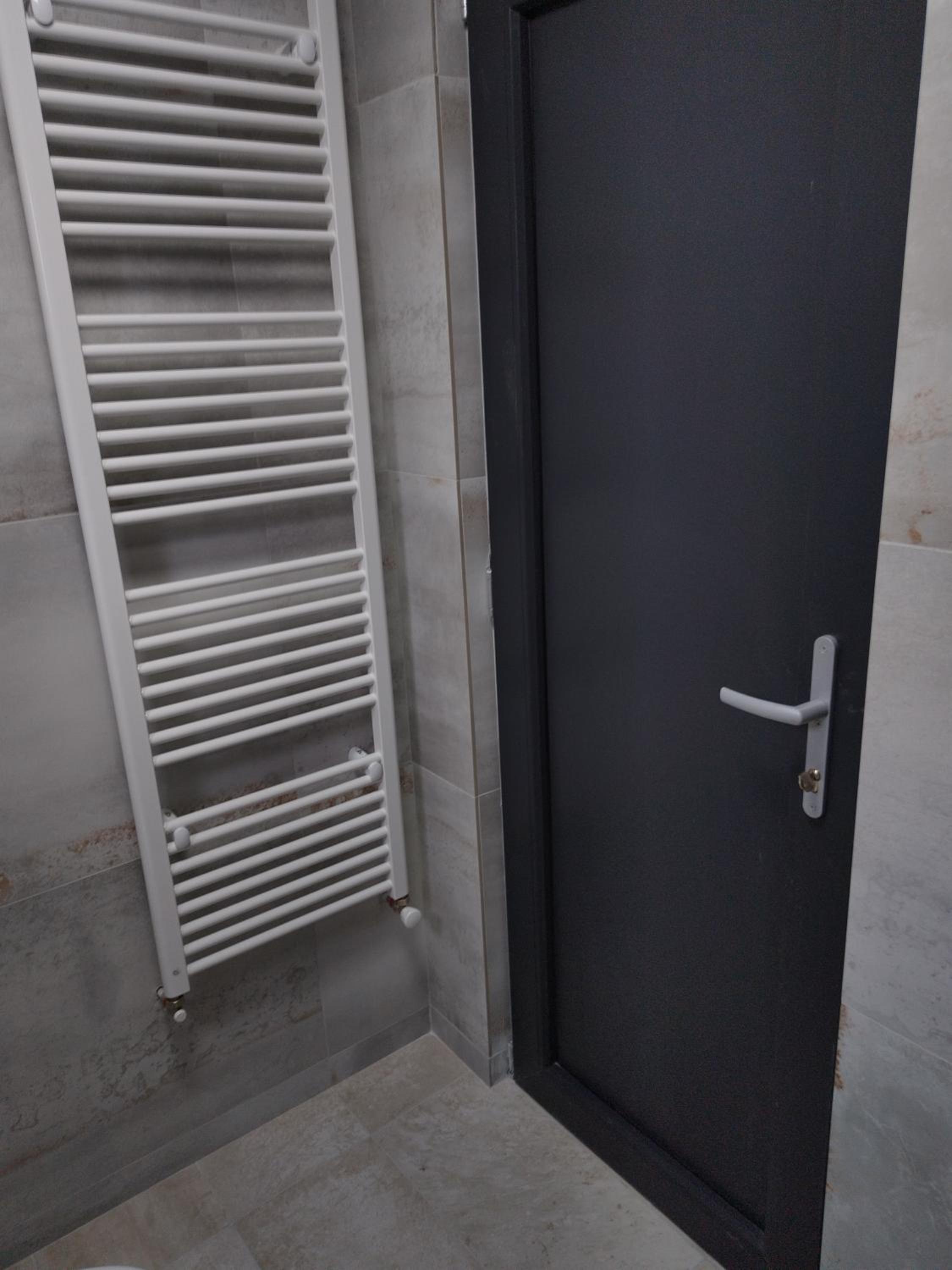 Double Room with Private Bathroom - Photo 3