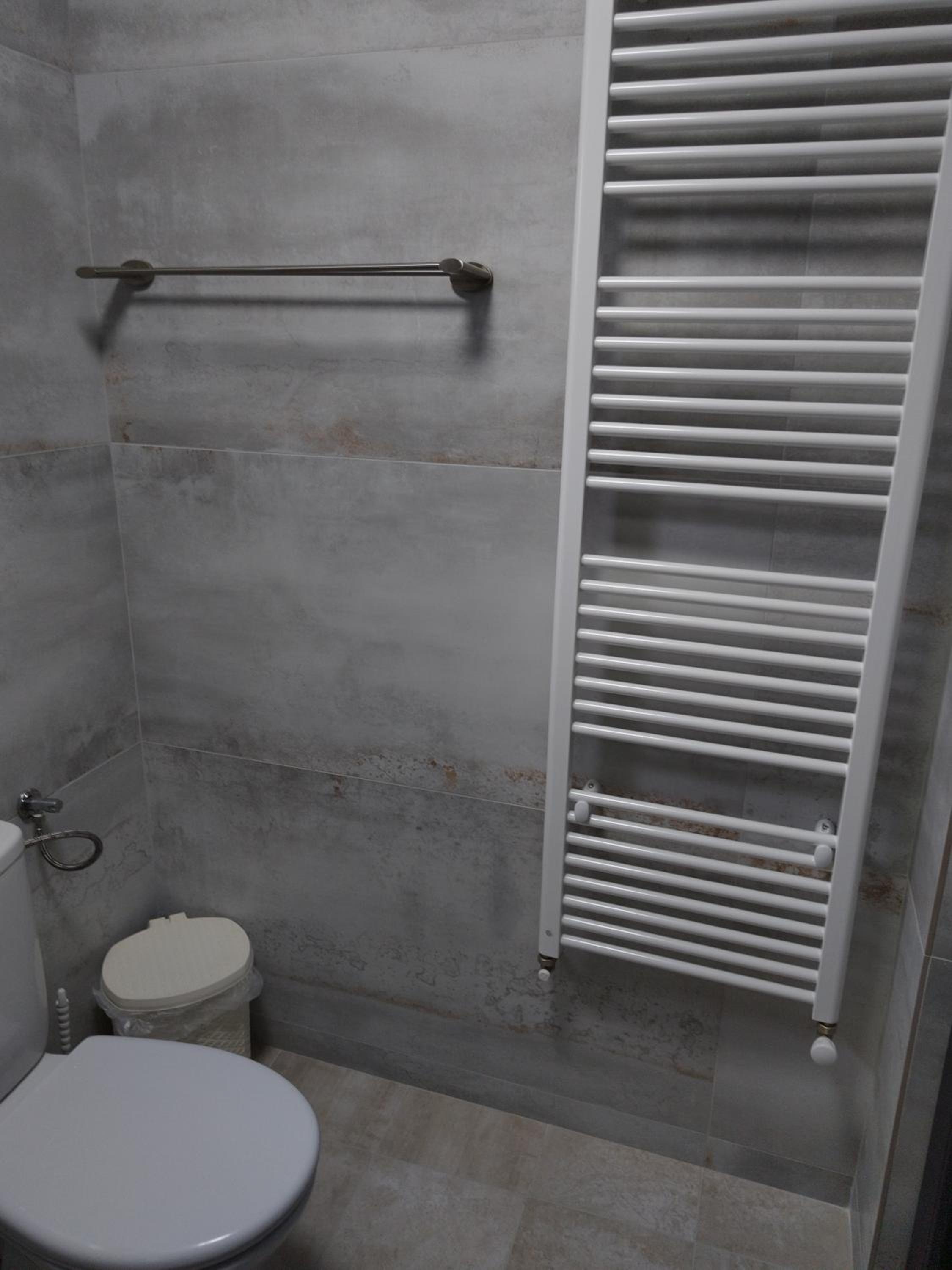 Double Room with Private Bathroom - Photo 2