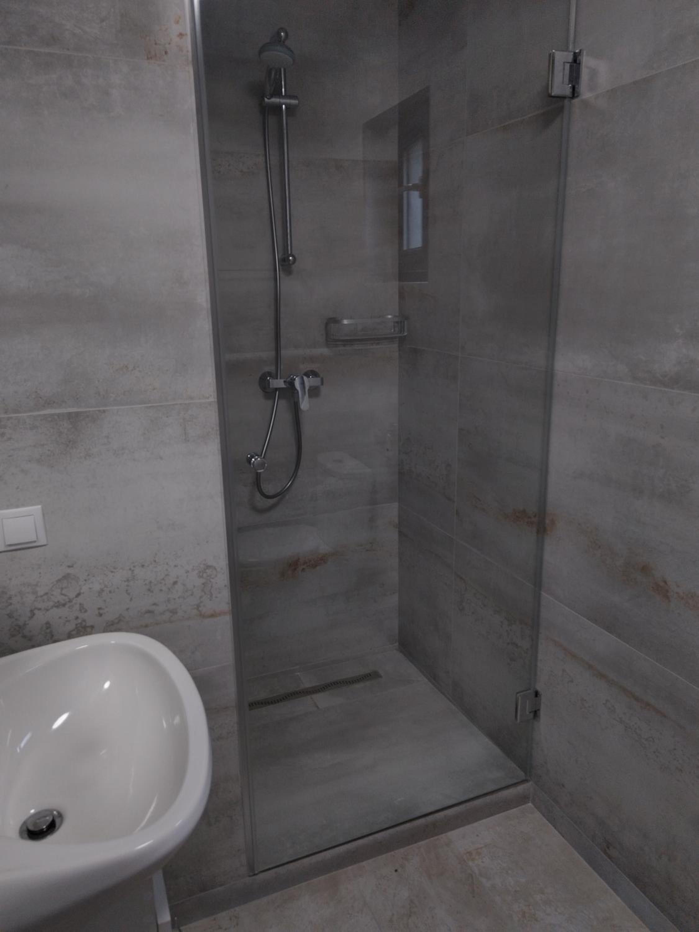 Double Room with Private Bathroom - Photo 5