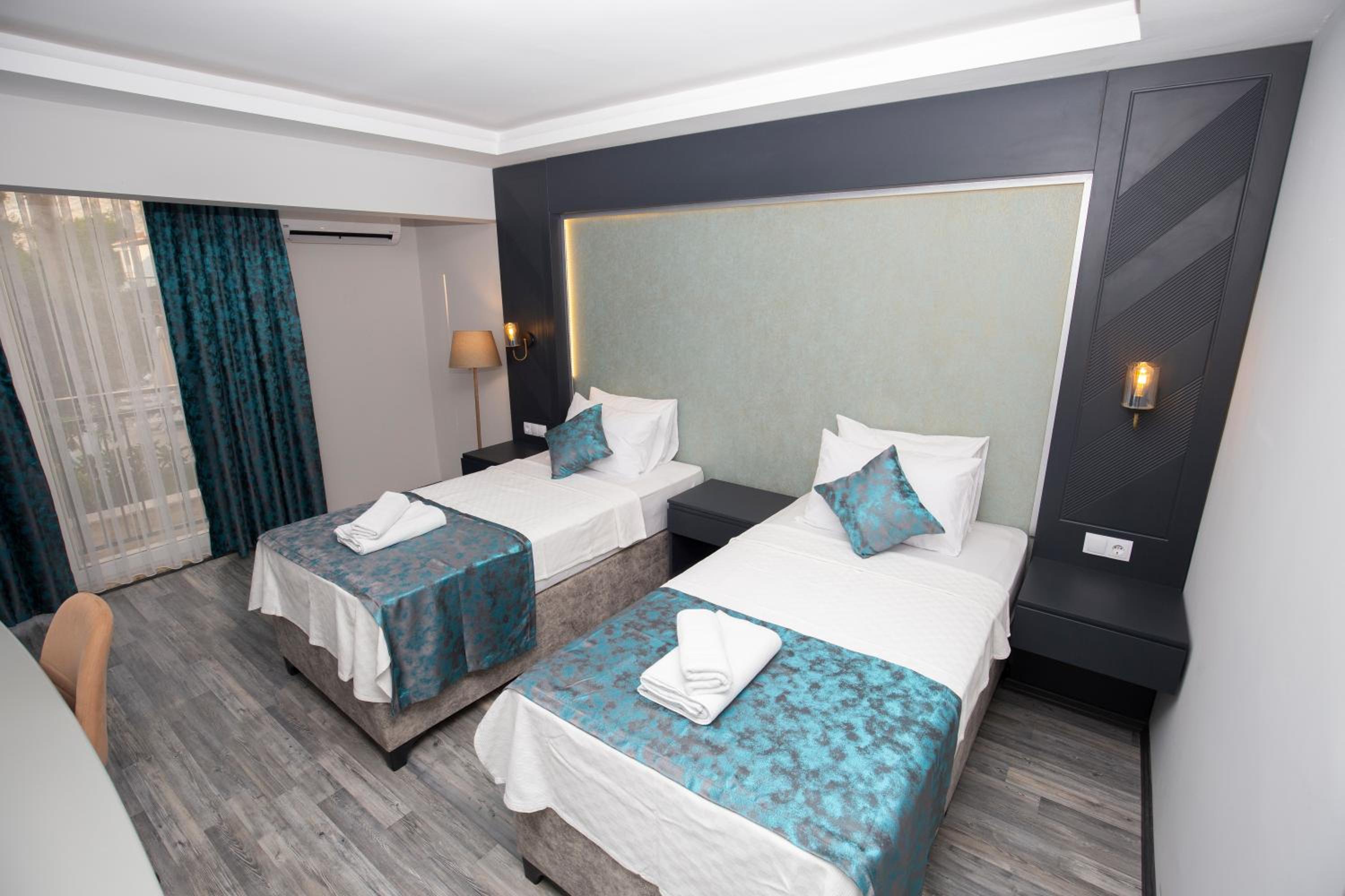 Deluxe Twin Room - Photo 8
