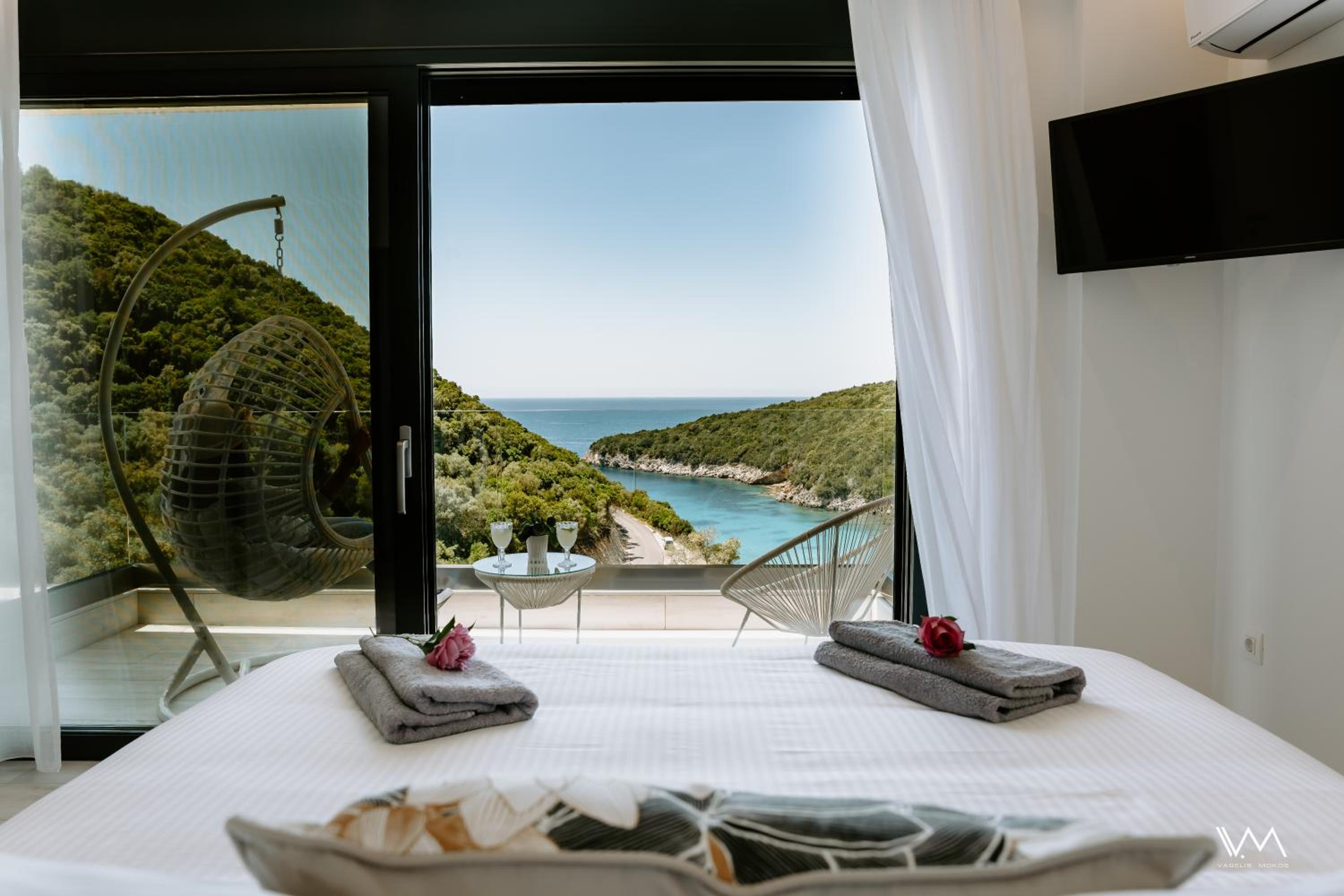 Two-Bedroom Apartment with Balcony and Sea View photo 2