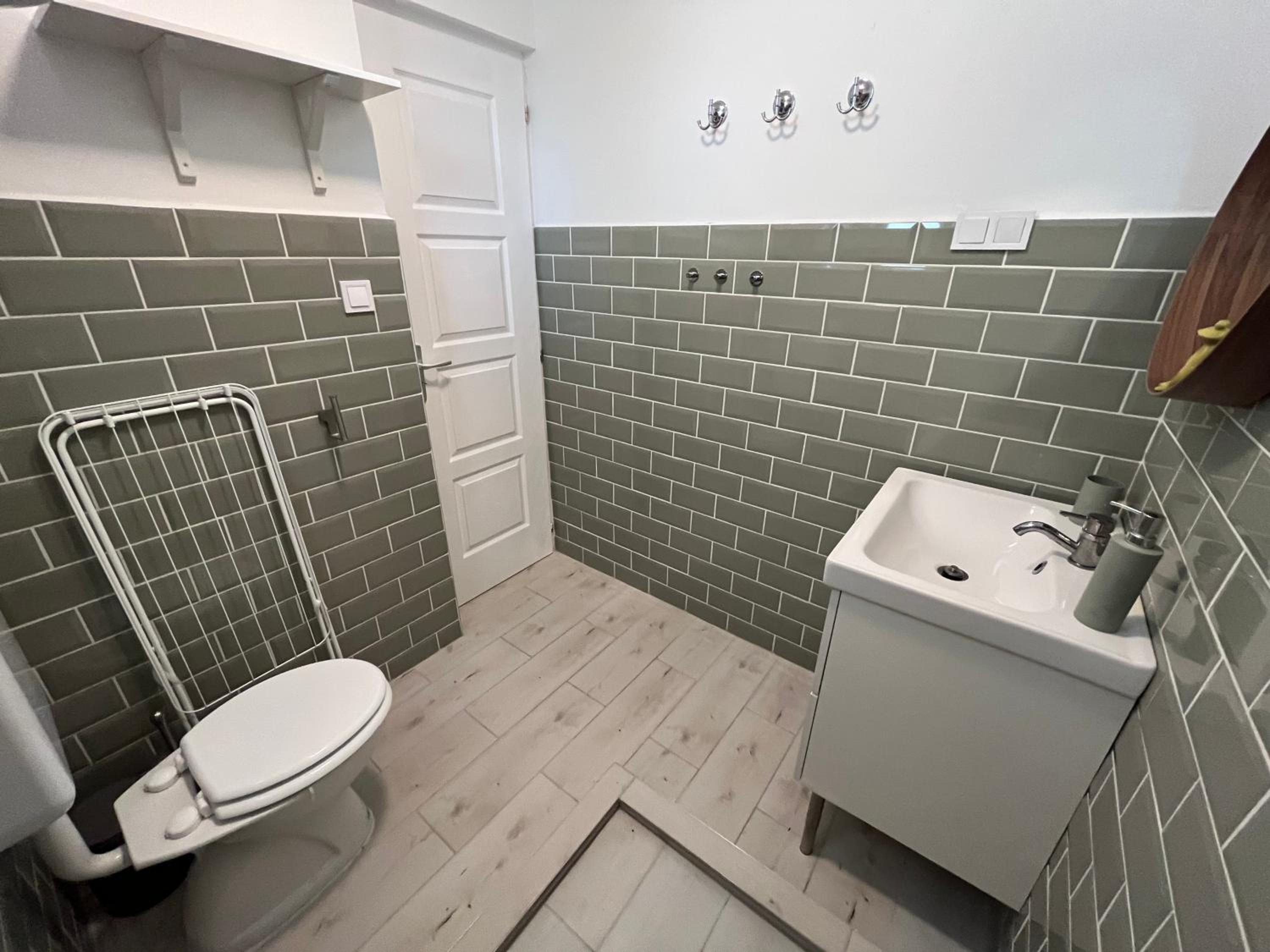 Three-Bedroom Apartment - Photo 20