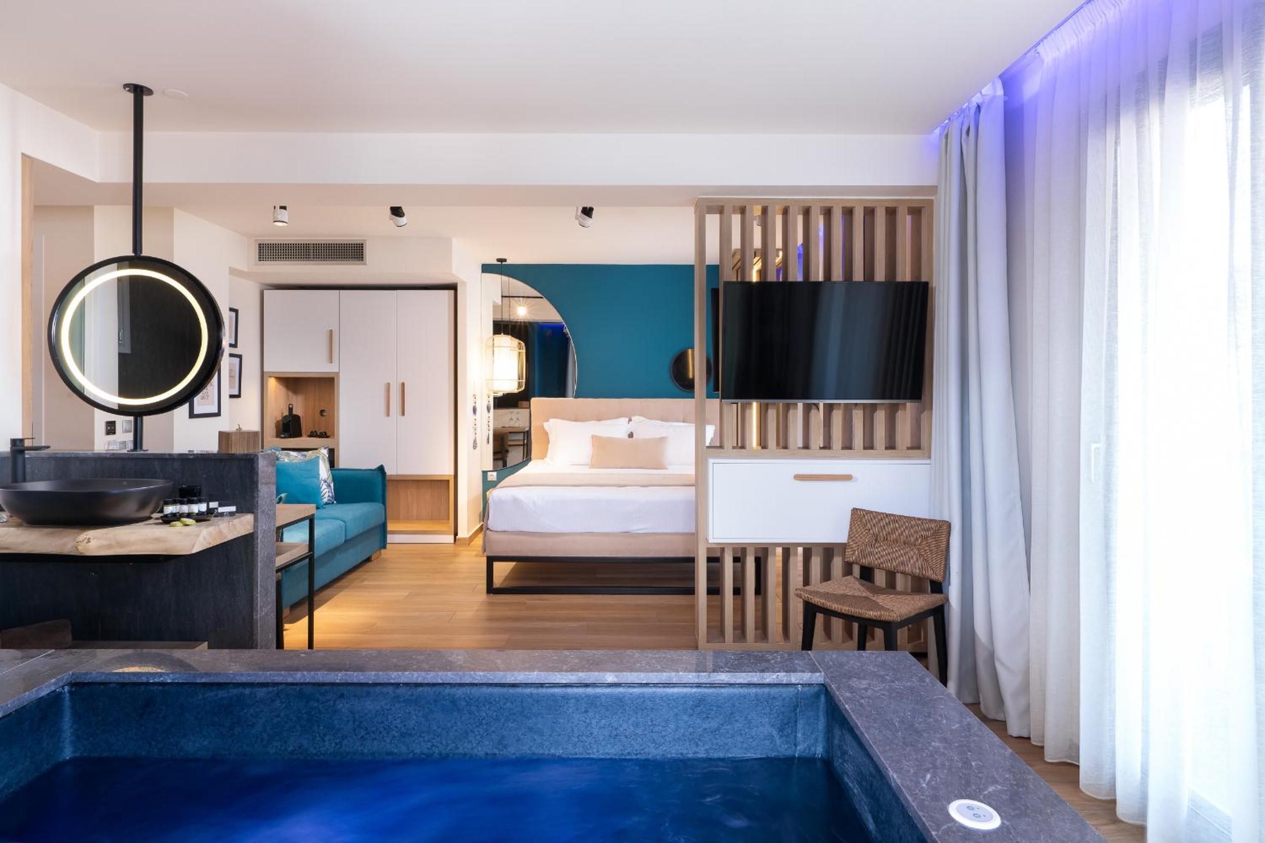 Deluxe Suite with Spa Bath