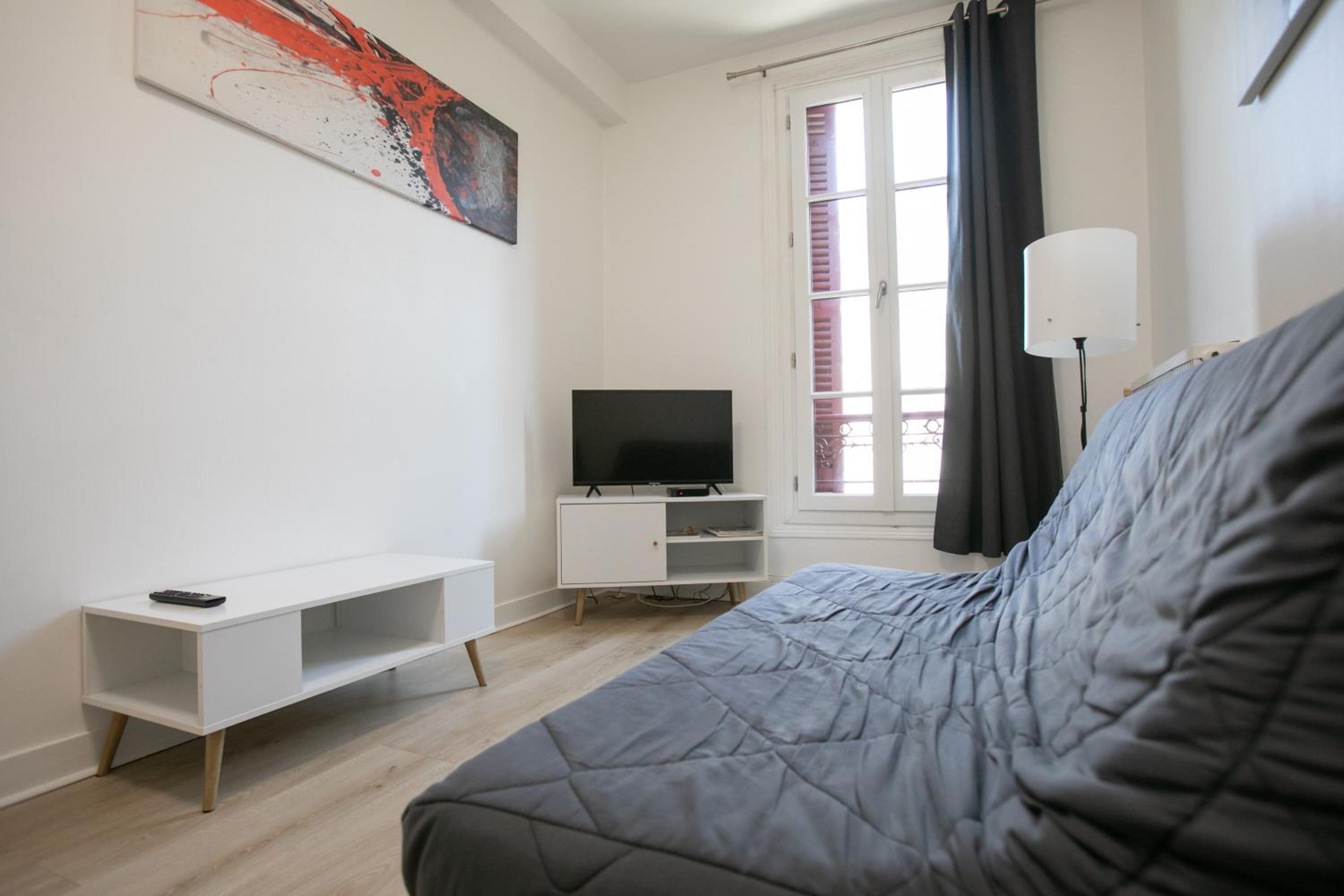 One-Bedroom Apartment - Photo 3