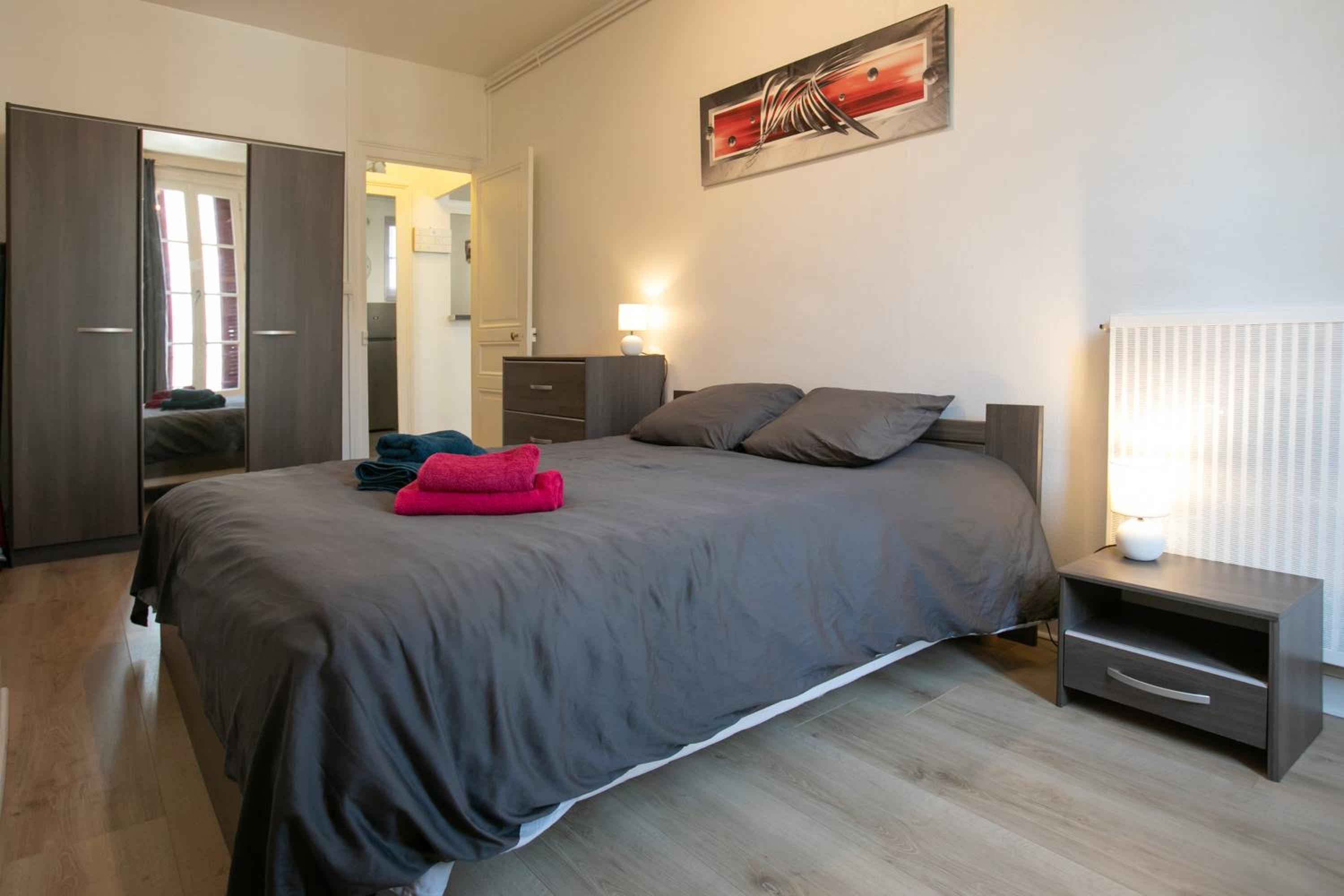 One-Bedroom Apartment - Photo 7