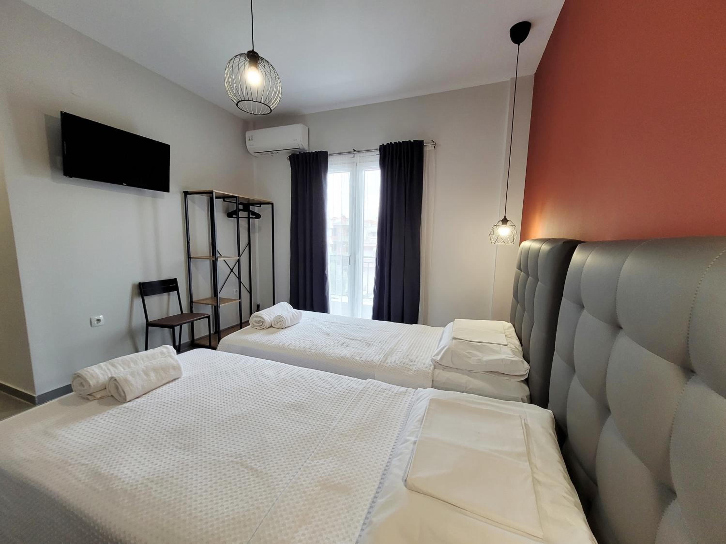 One-Bedroom Apartment - Photo 2