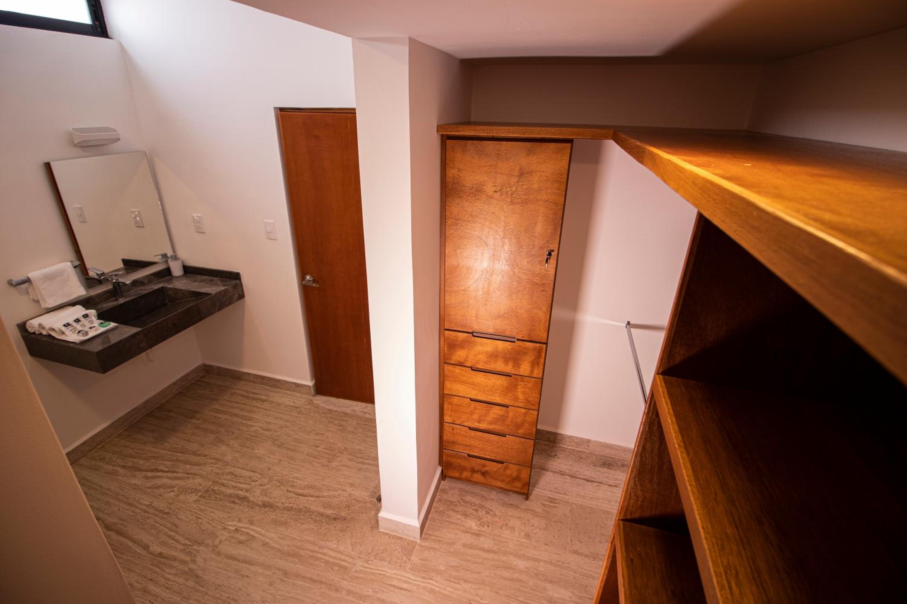 Twin Room with Private Bathroom - Photo 21