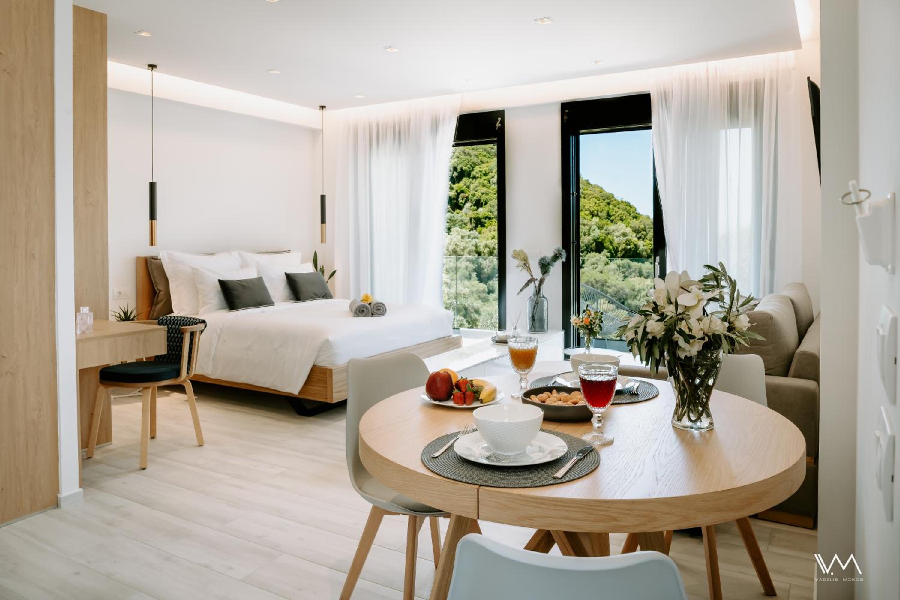 Apartment with Mountain View