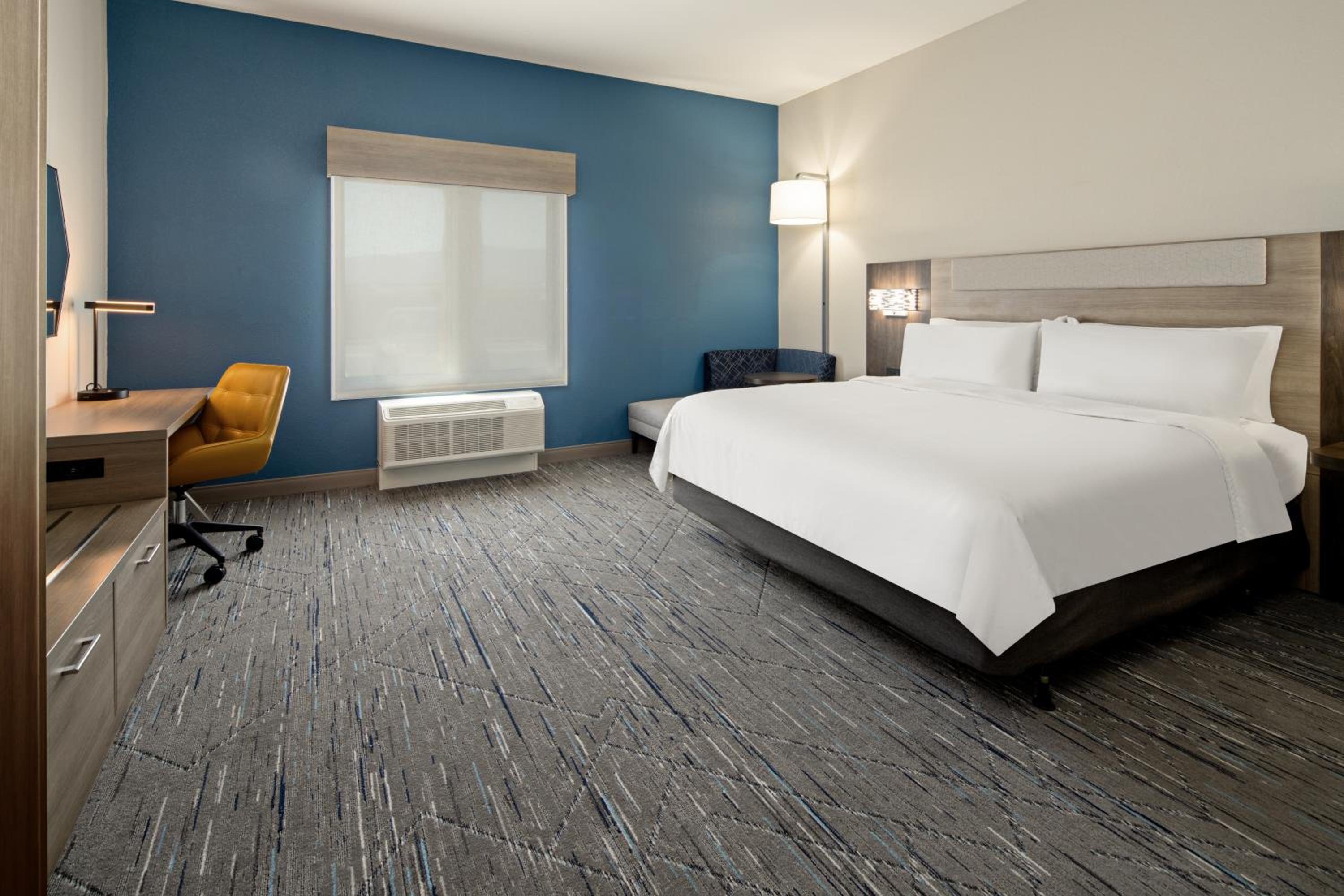 Standard King Room photo 1