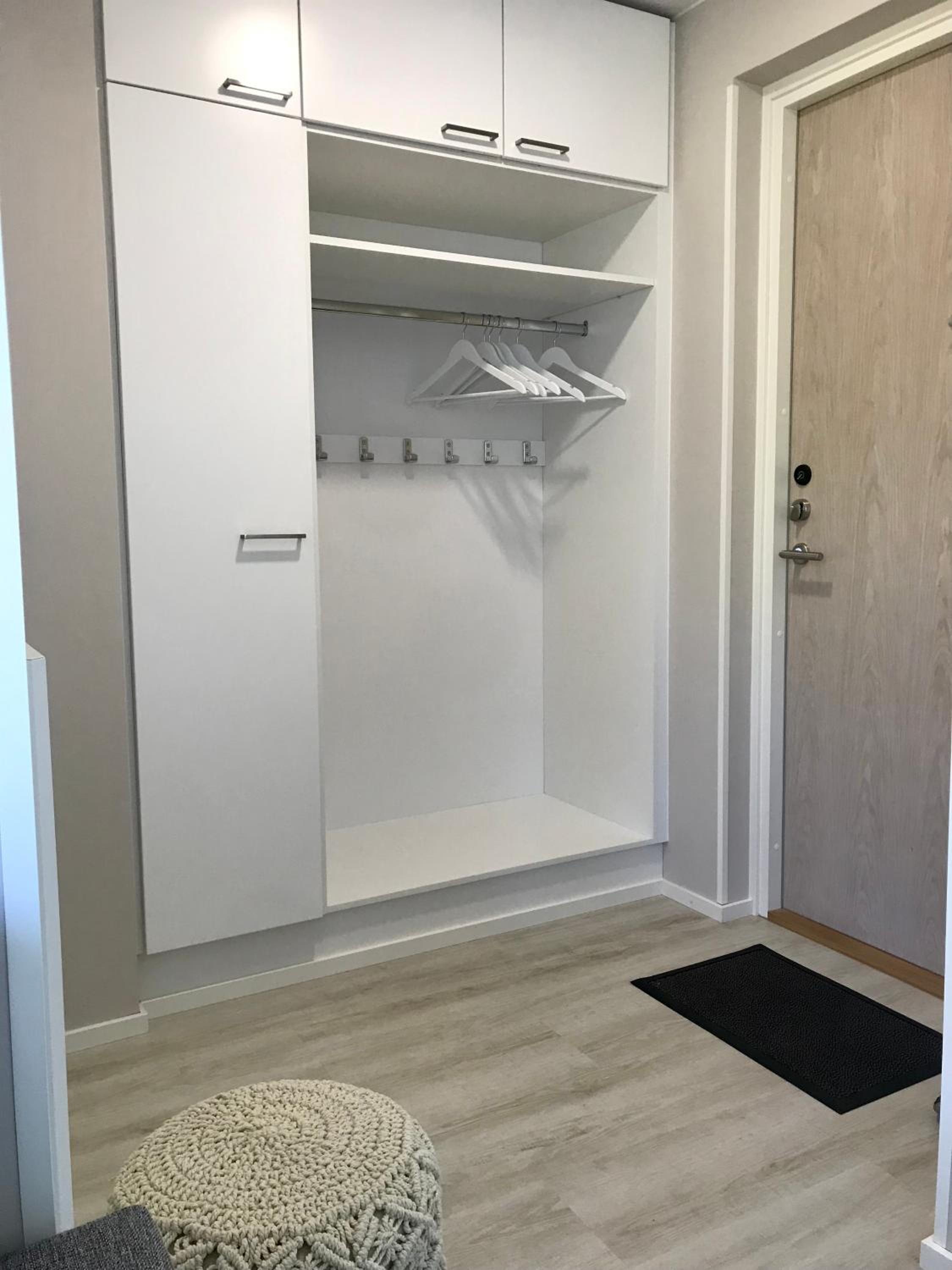 One-Bedroom Apartment - Photo 2