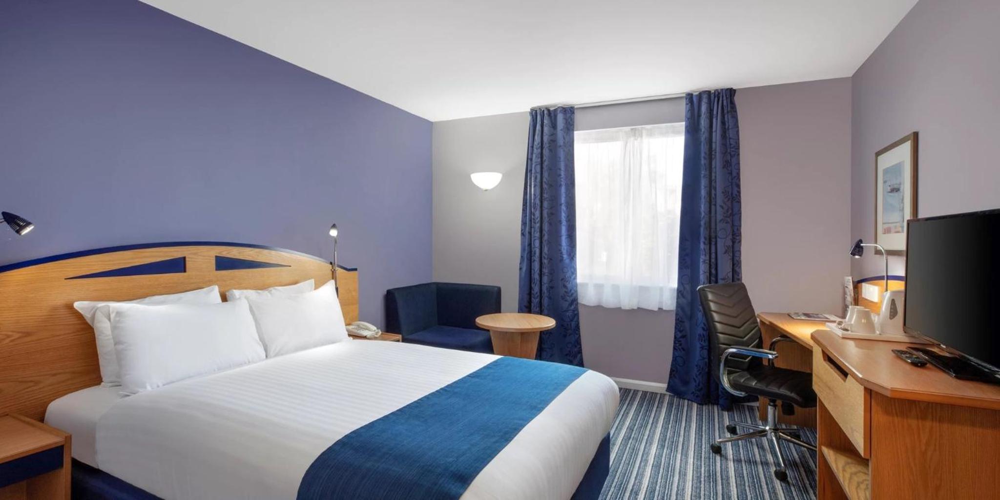 Standard Room with Free Hot Breakfast - Photo 6