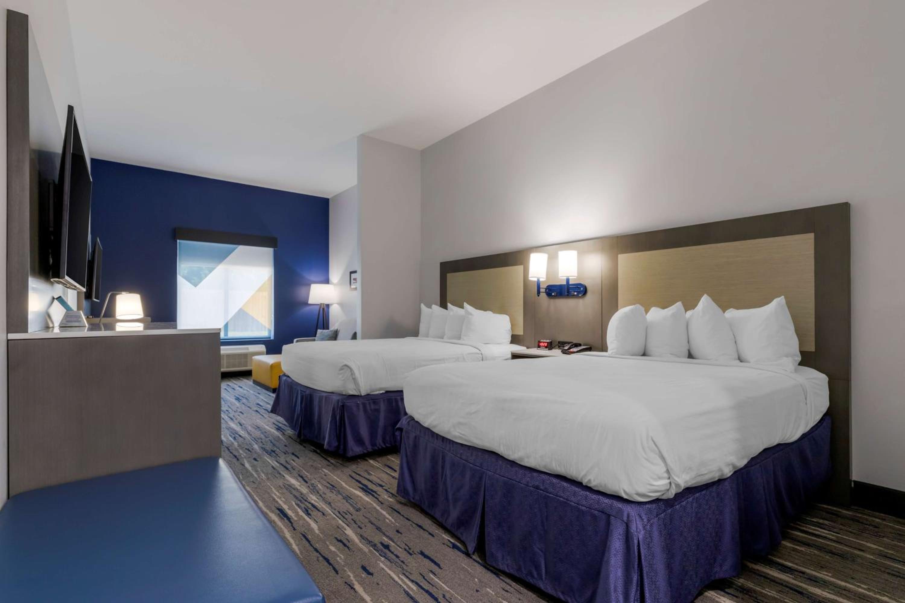 Queen Suite with Two Queen Beds