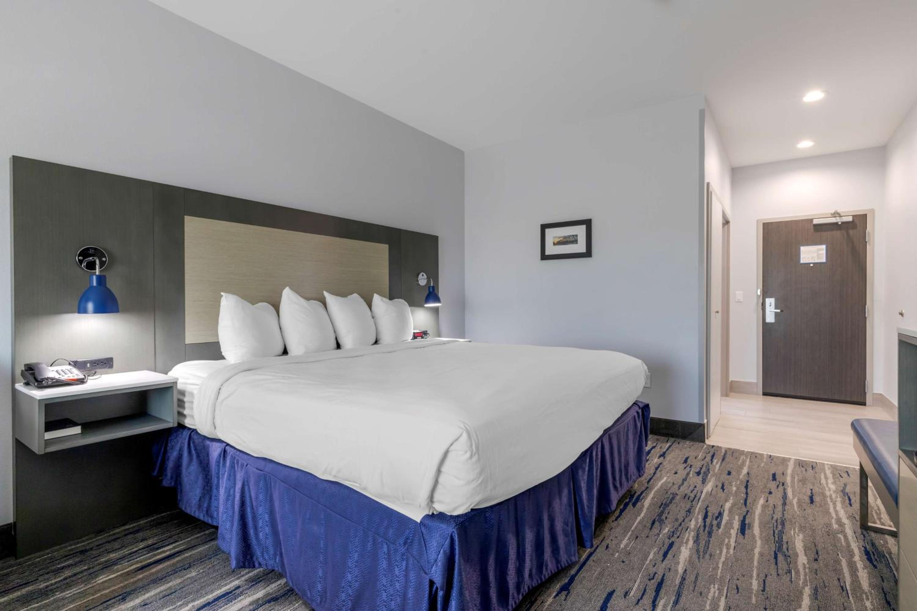 King Room  - Disability Access - Poolside