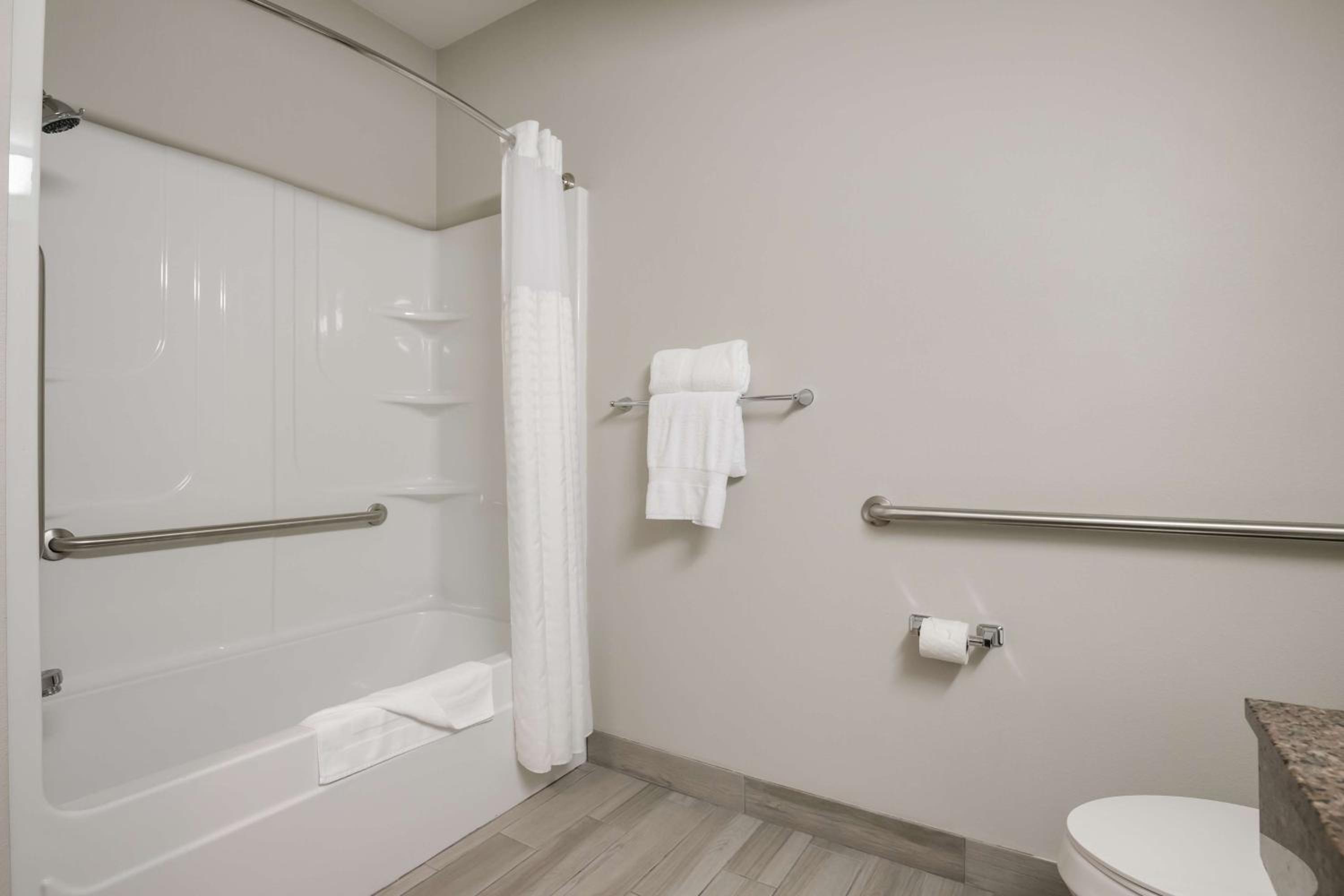 King Room with Mobility Accessible Tub - Photo 3