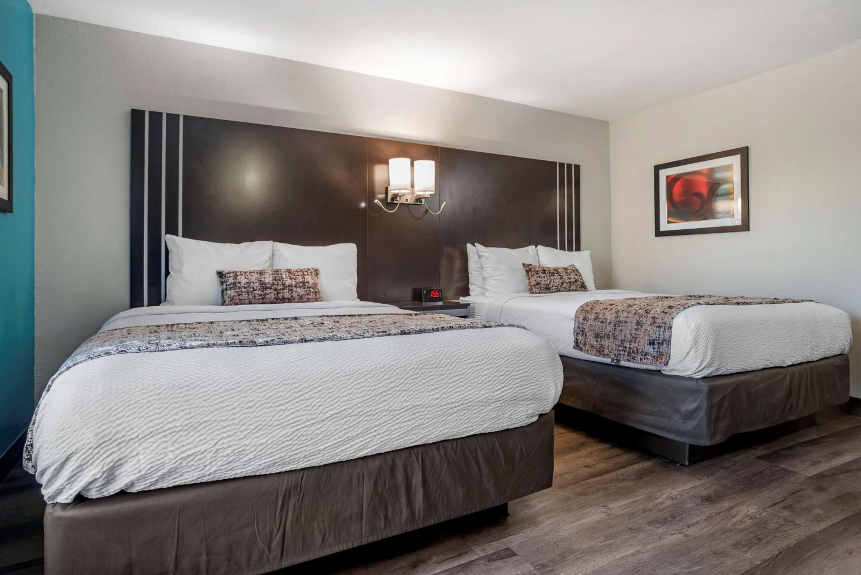 Suite with Two Double Beds - Photo 3