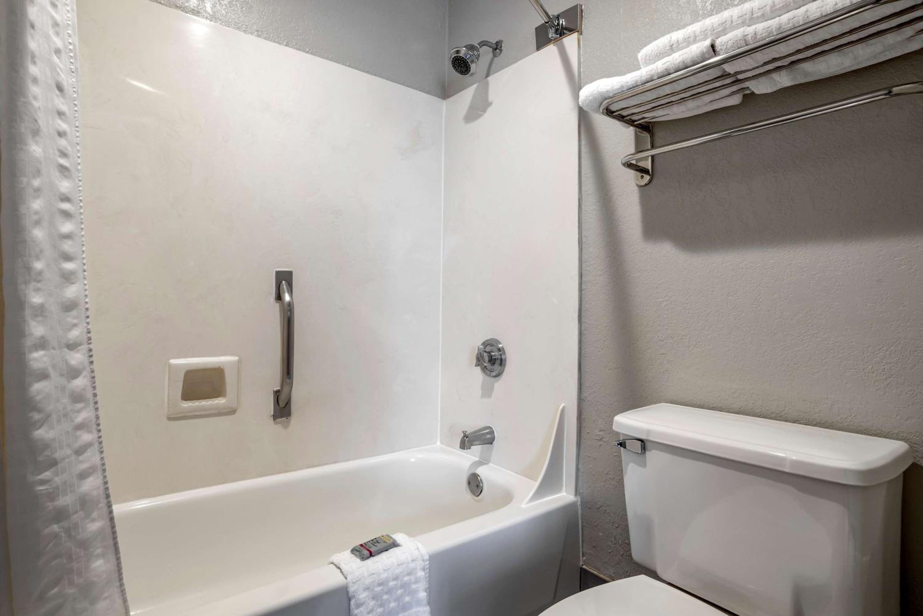 Suite with Two Double Beds - Photo 4