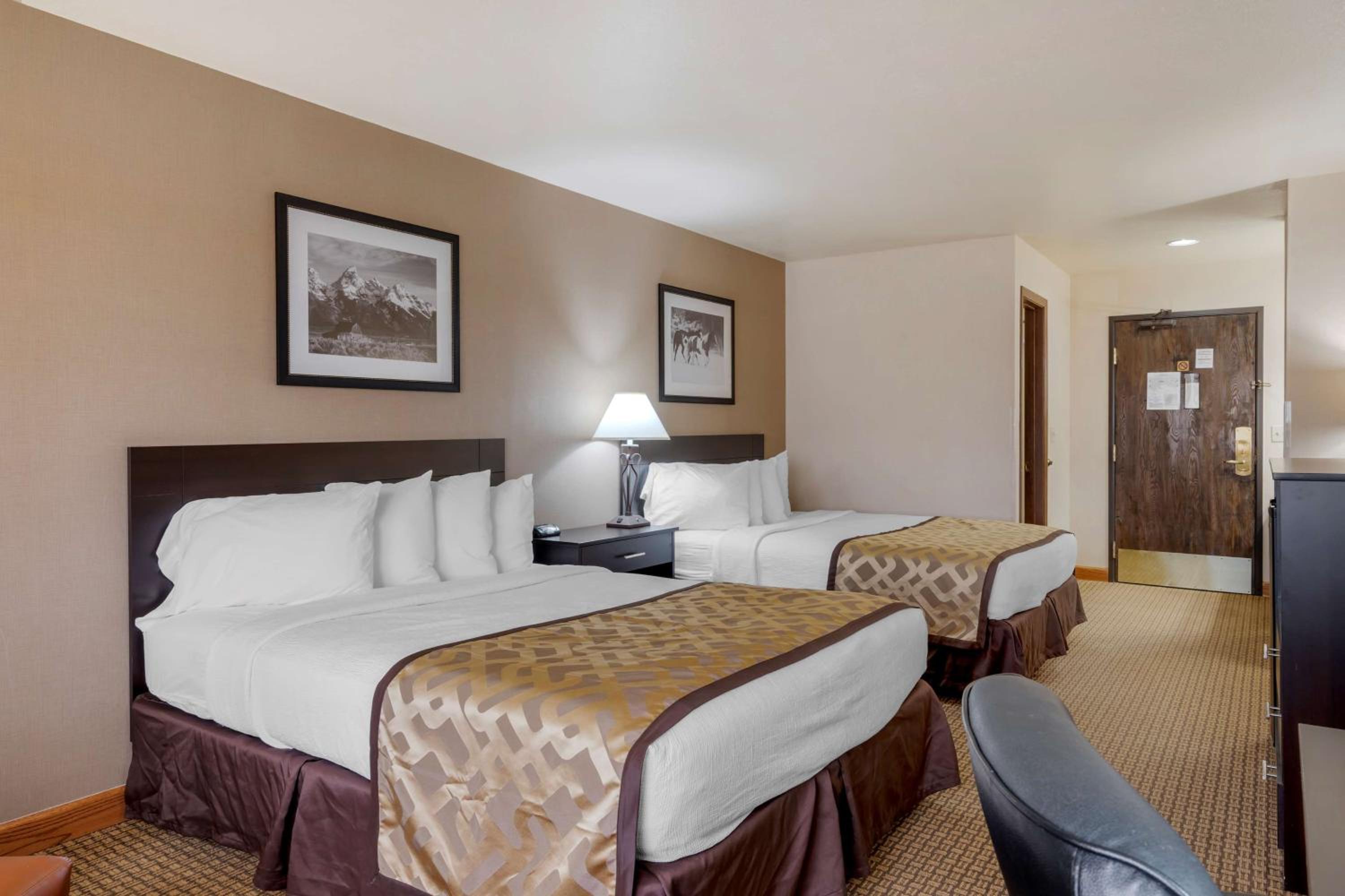 Queen Room with Two Queen Beds - Disability Access photo 3