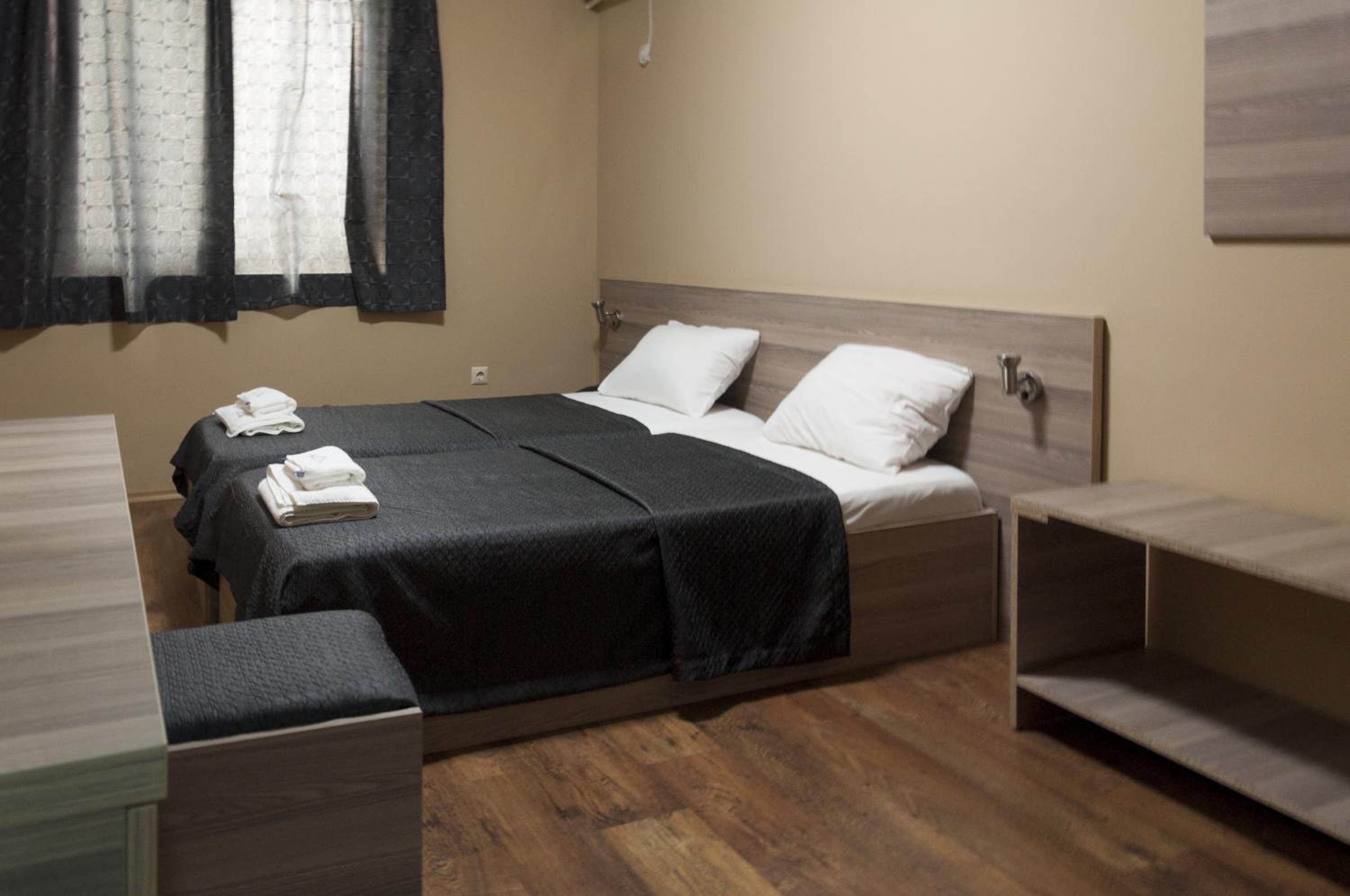 Double Room - Photo 8