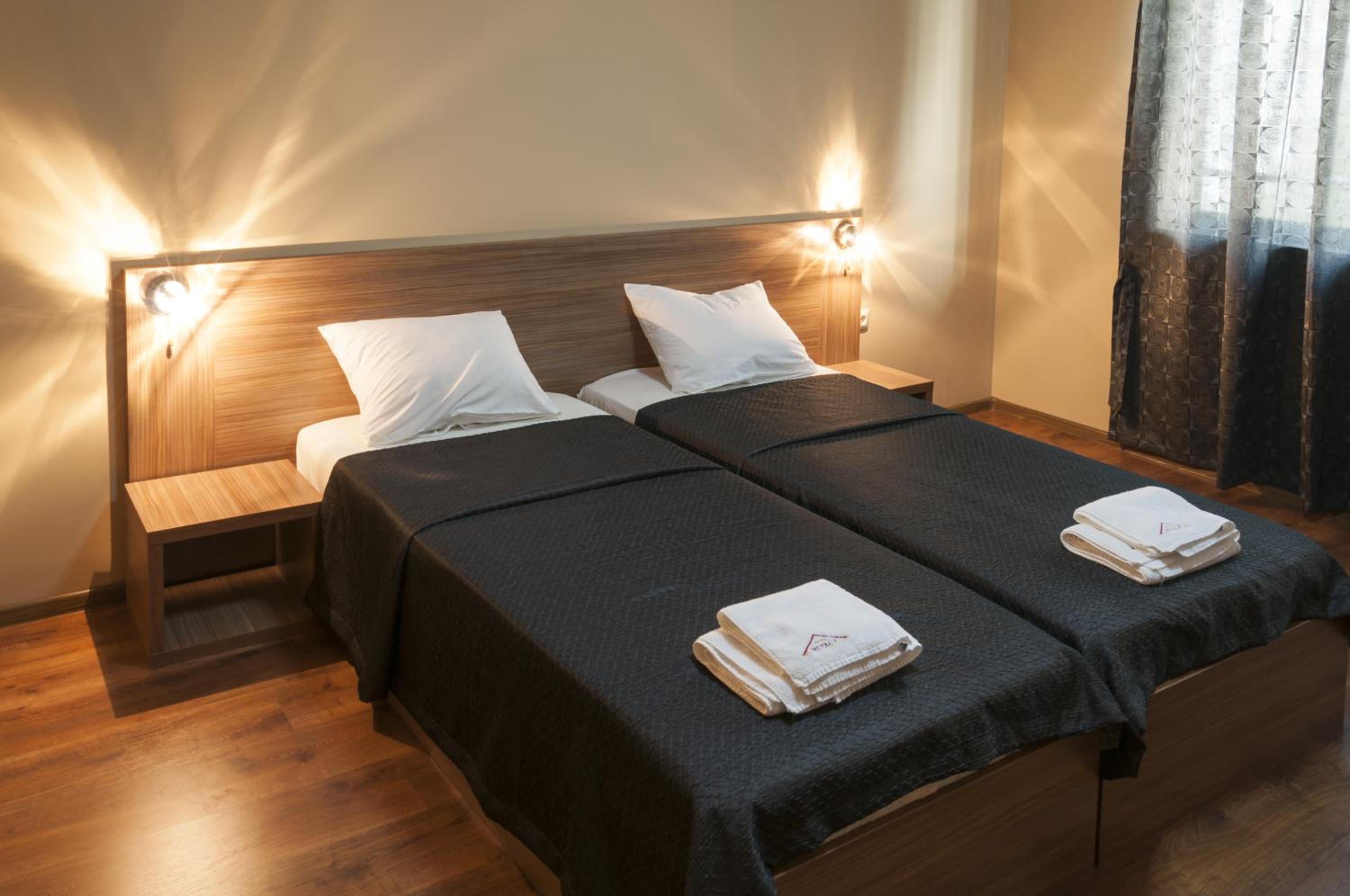 Double Room - Photo 18