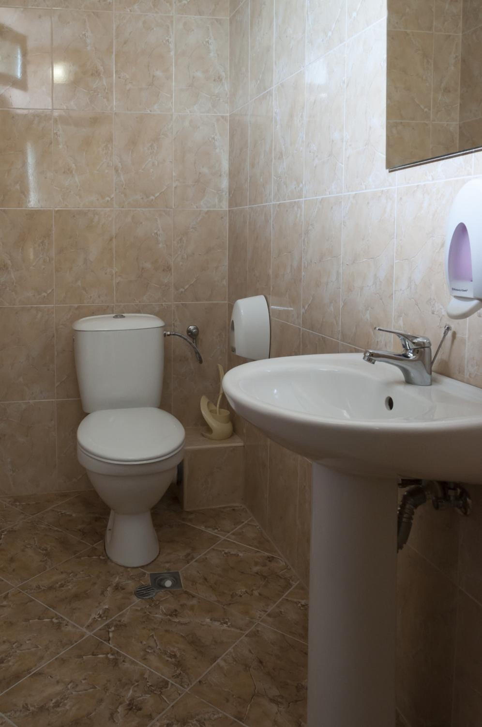 Double Room - Photo 14