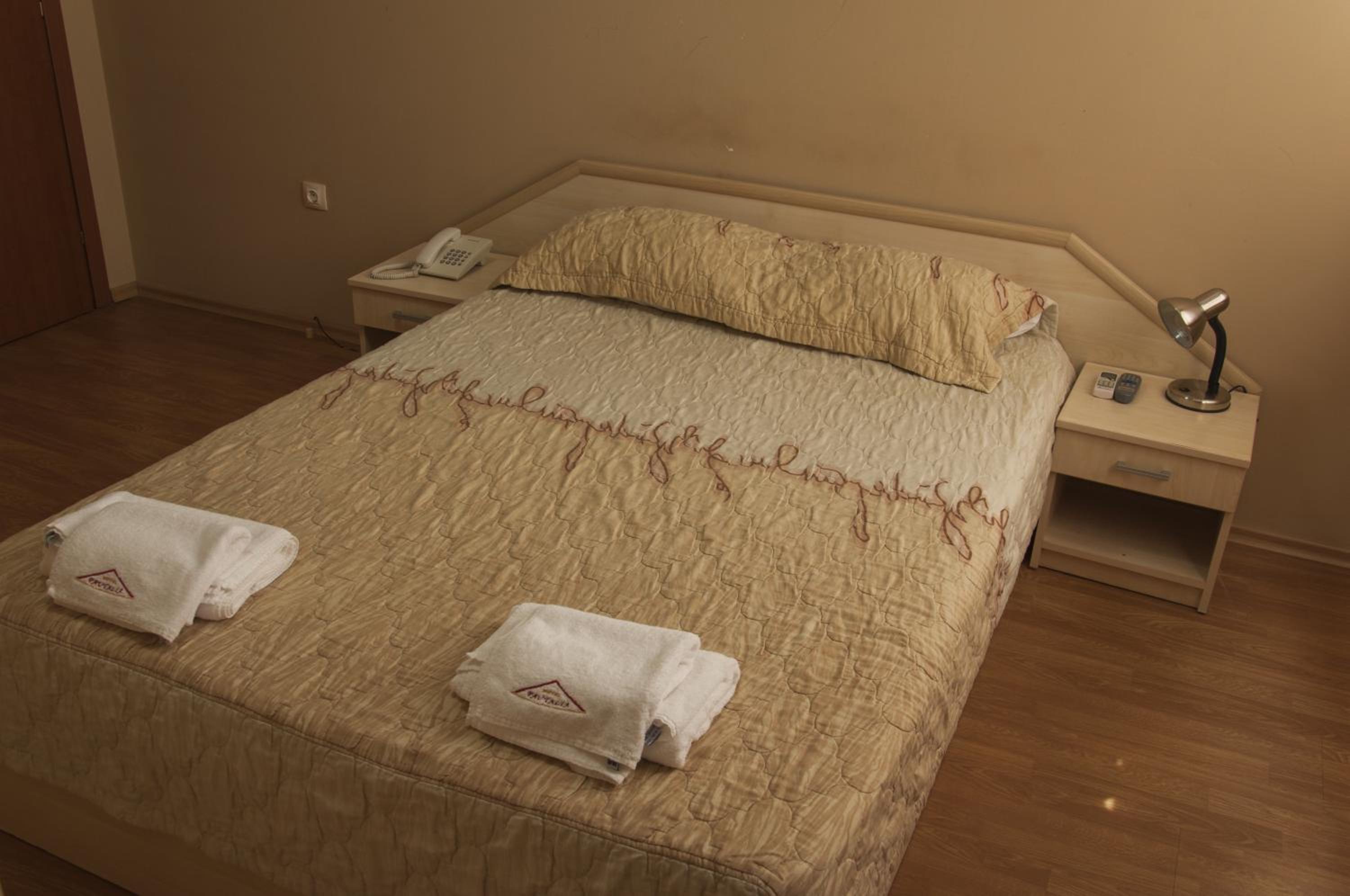 Double Room - Photo 9