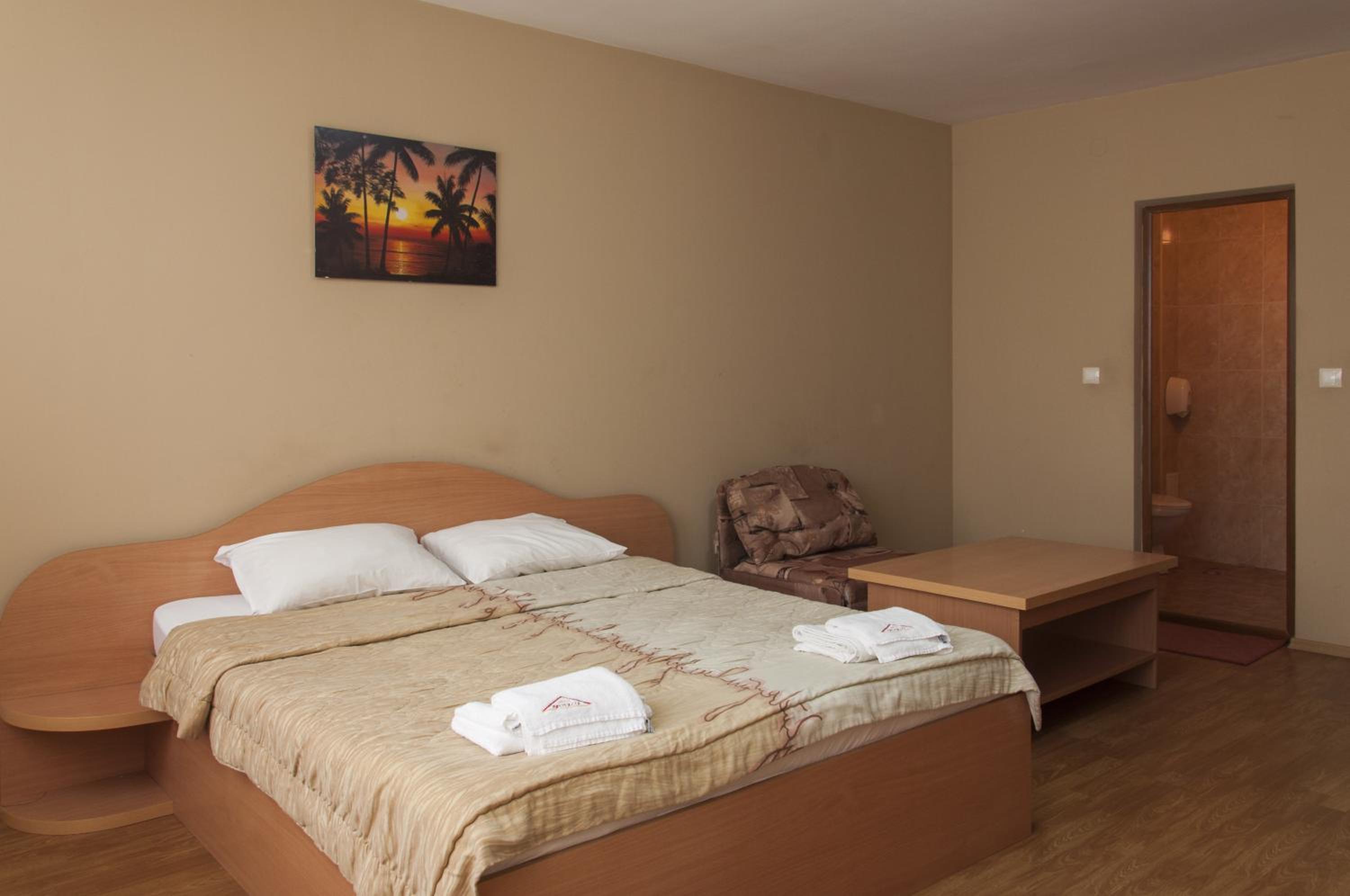 Double Room - Photo 10