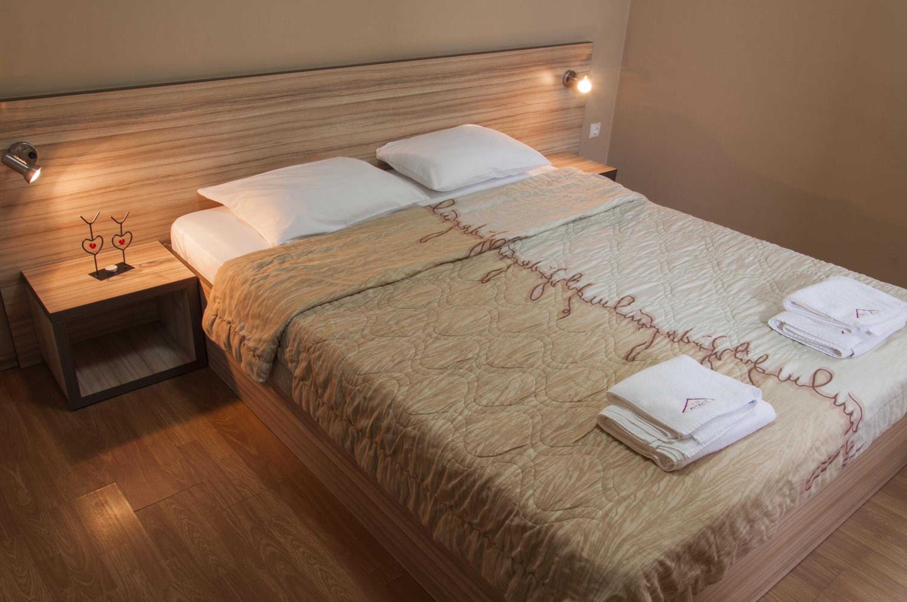 Double Room - Photo 17