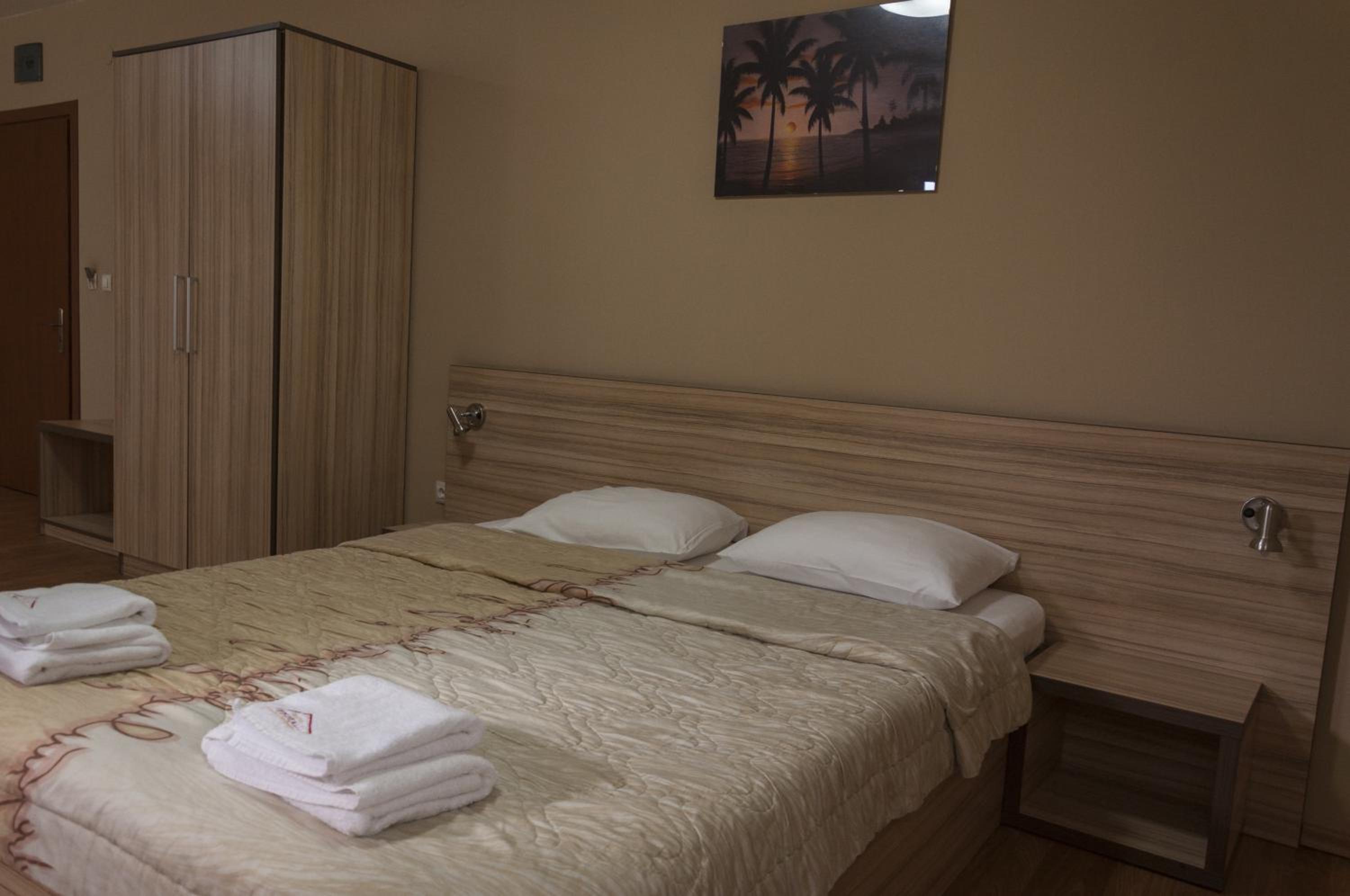 Double Room - Photo 12