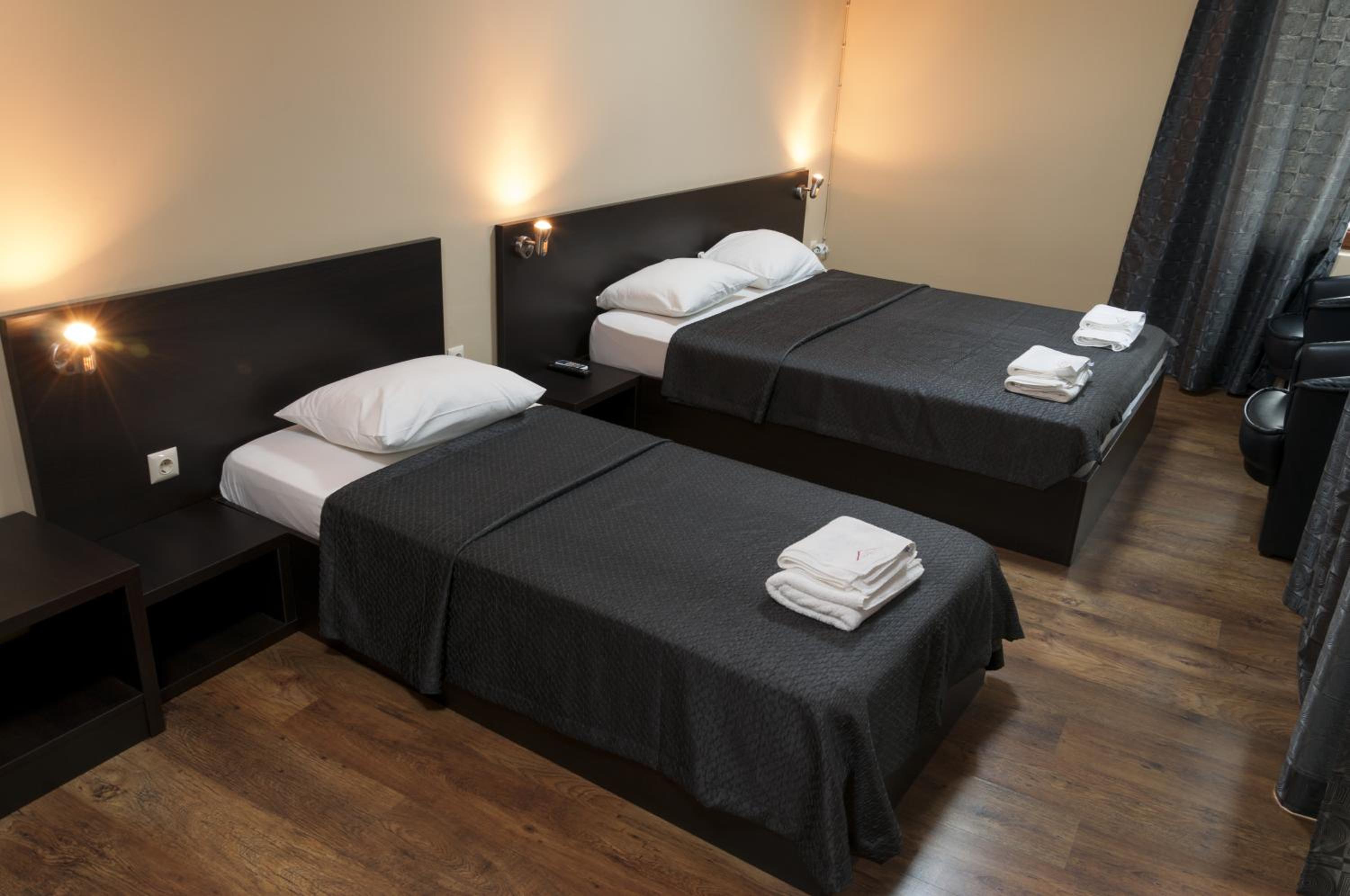 Suite - Photo 13
