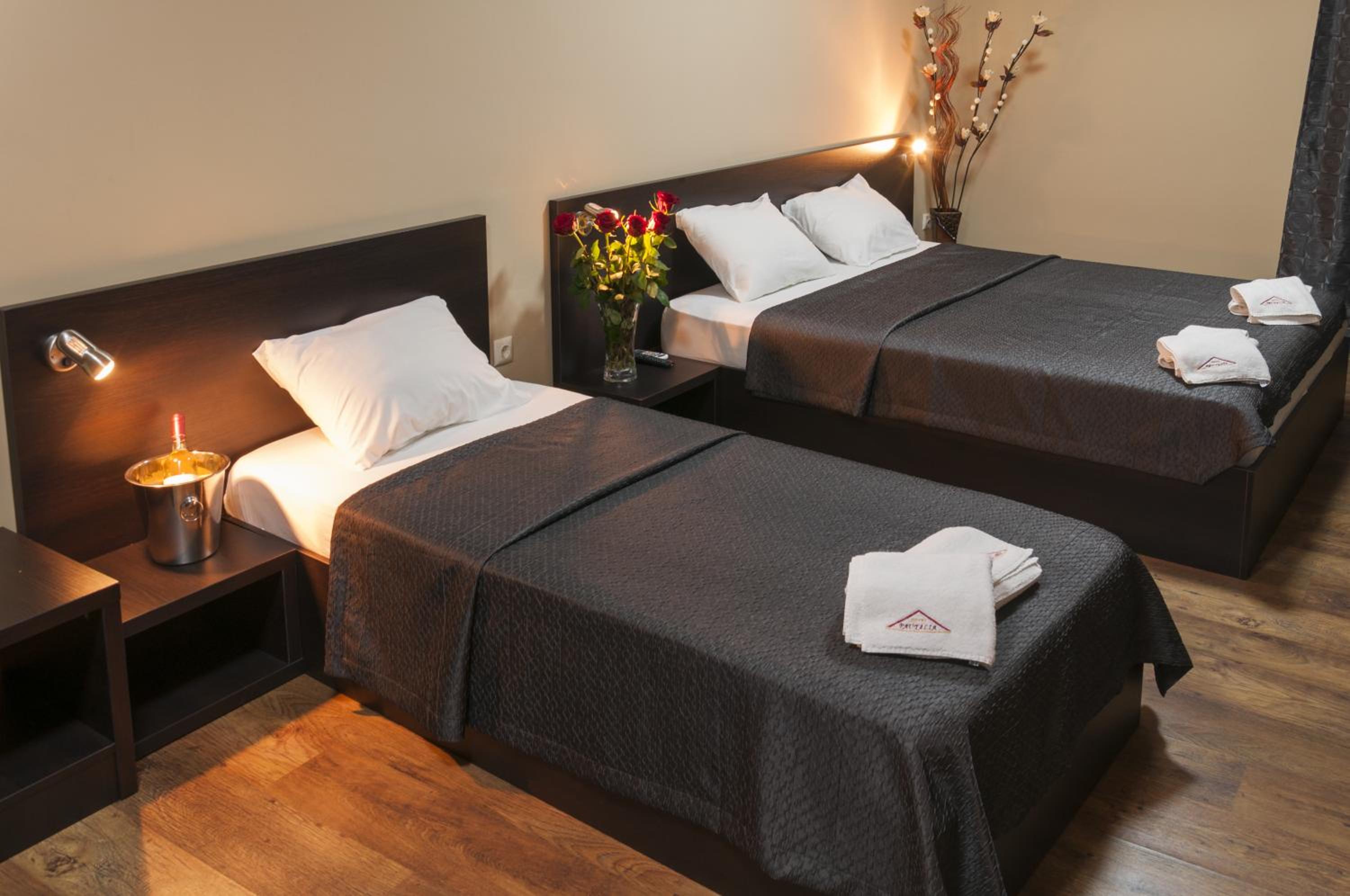 Suite - Photo 10