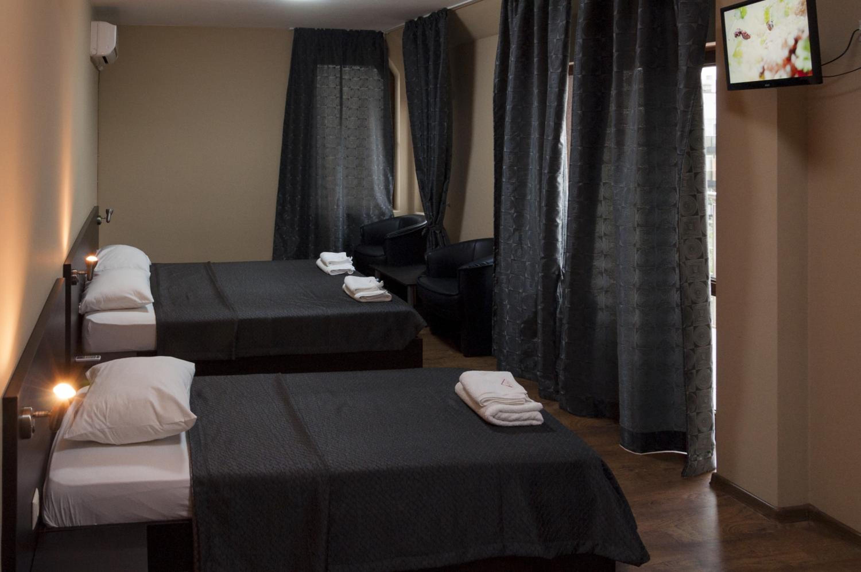 Suite - Photo 15