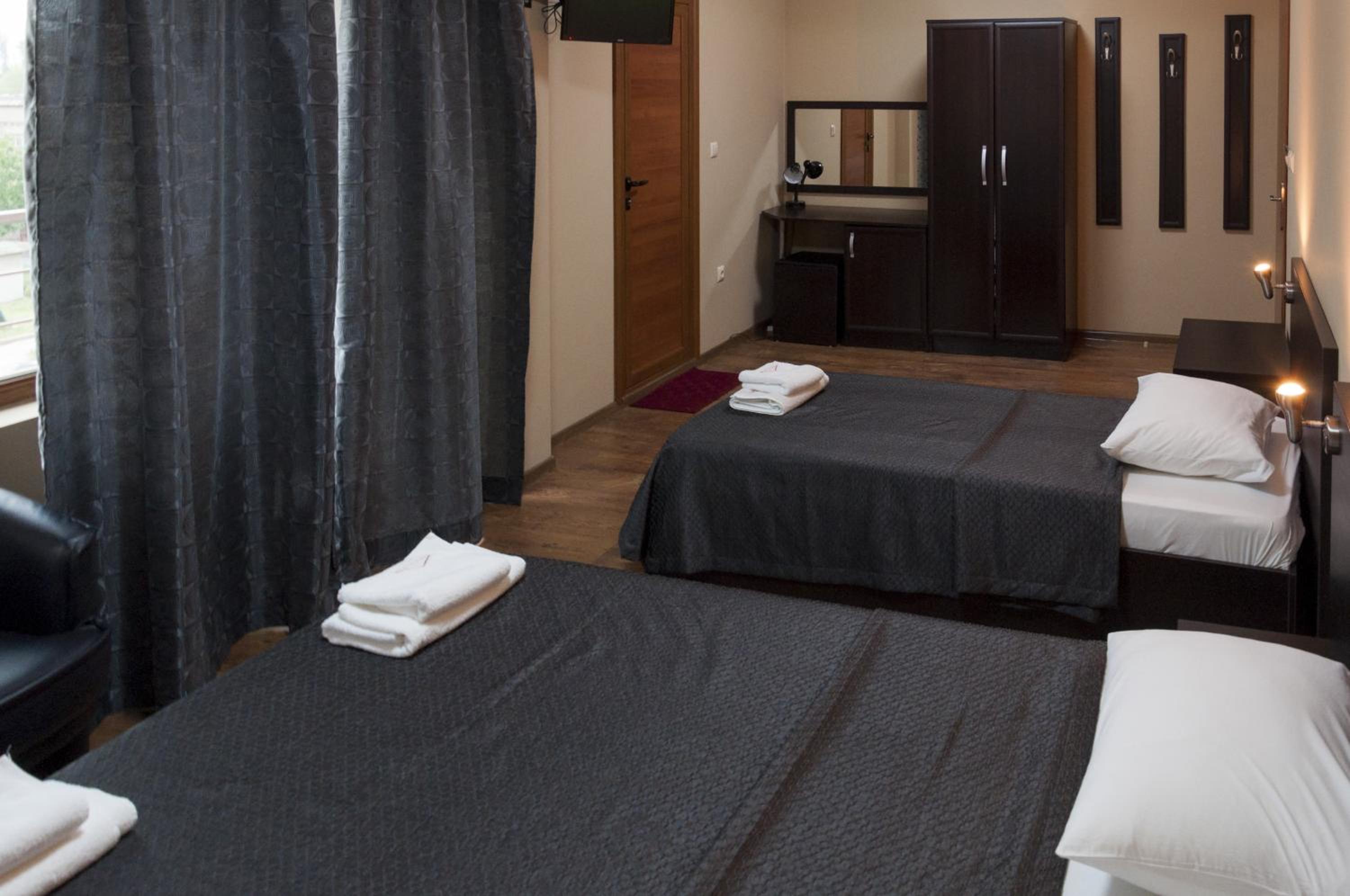 Suite - Photo 16