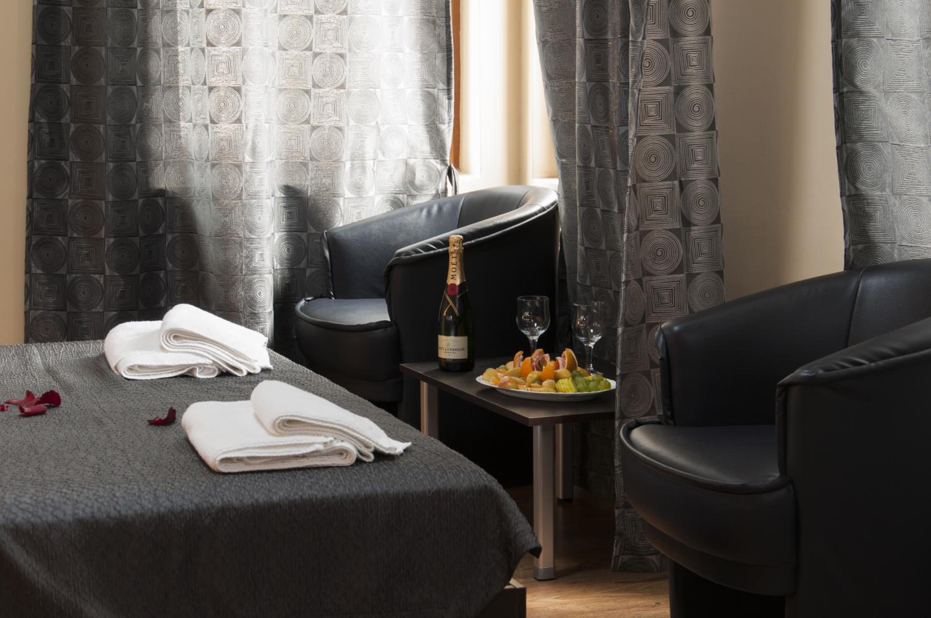 Suite - Photo 12