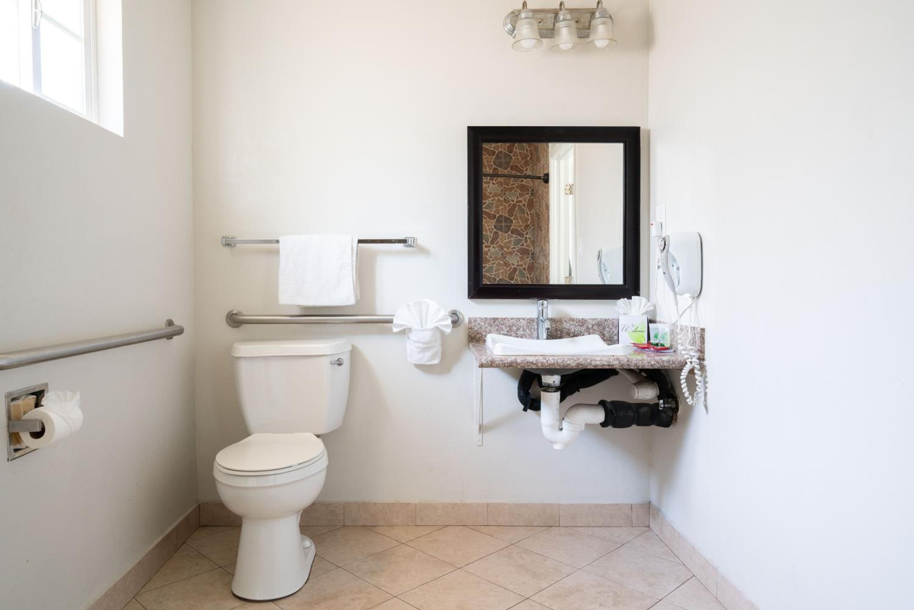 Solaire Inn & Suites, Kuva 3