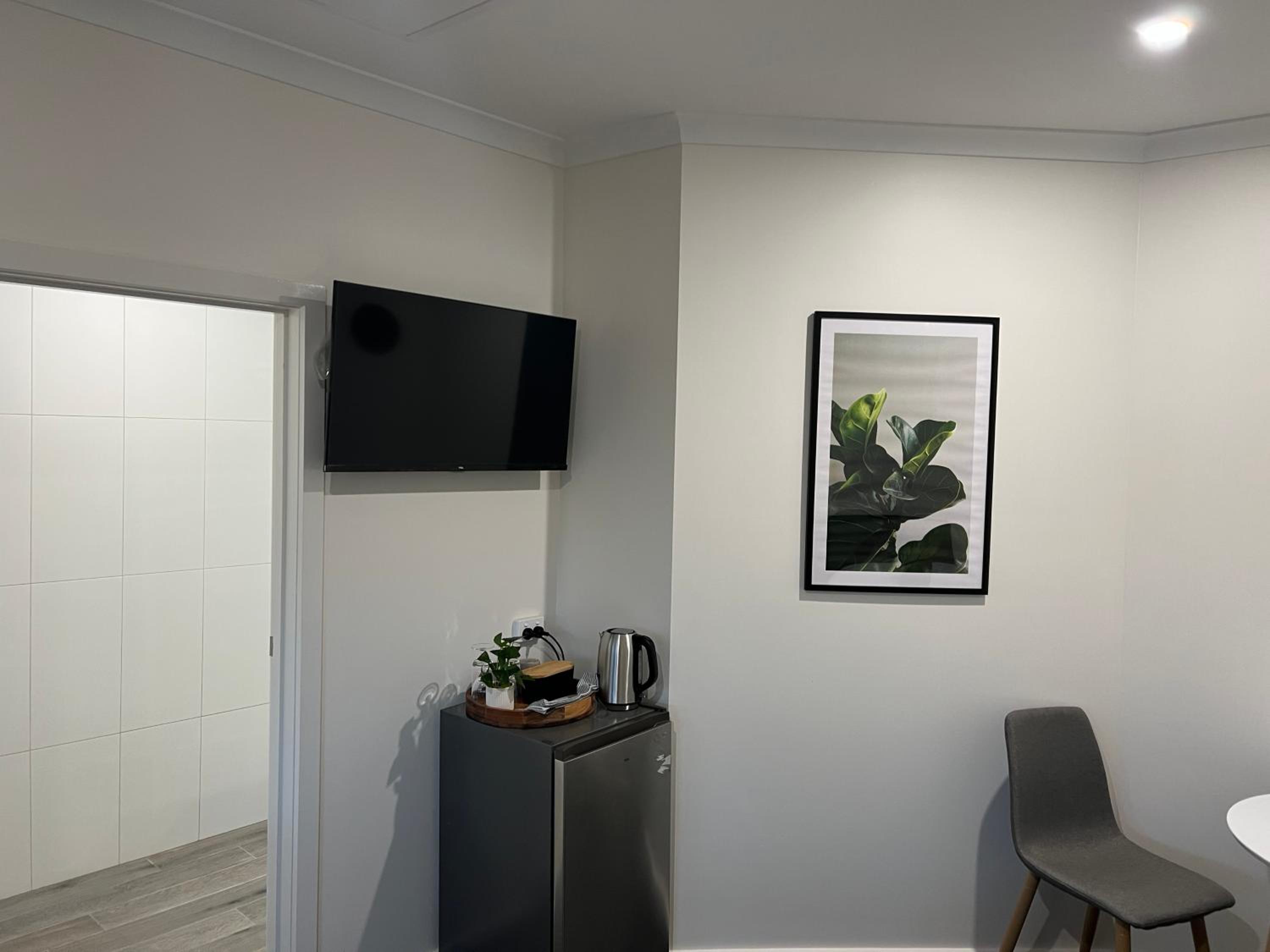 Deluxe King Room - Photo 16