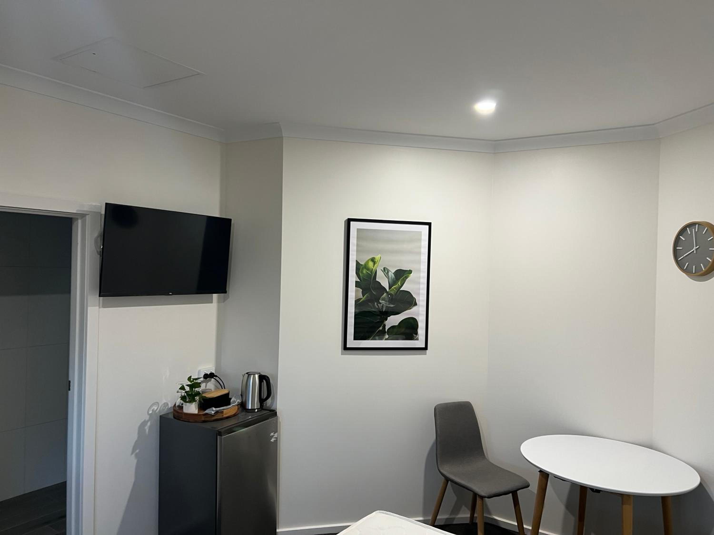 Deluxe King Room - Photo 14
